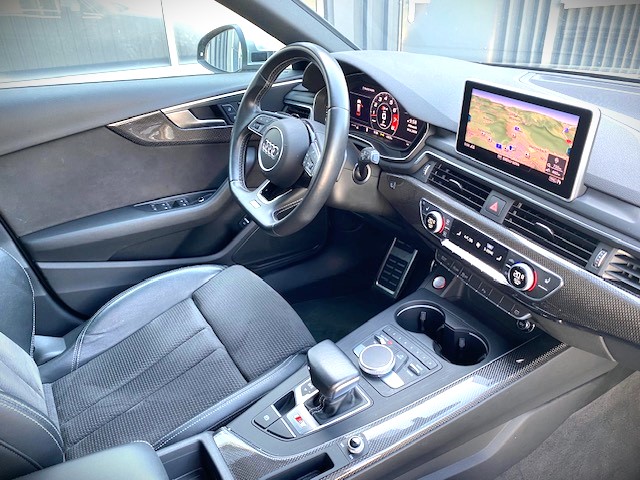 AUDI S4 Avant 3.0 V6 TFSI quattro S-Tronic-image-11