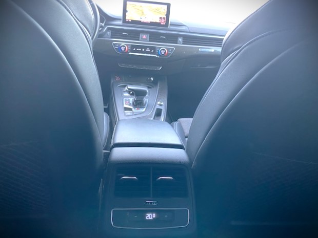 AUDI S4 Avant 3.0 V6 TFSI quattro S-Tronic-image-9