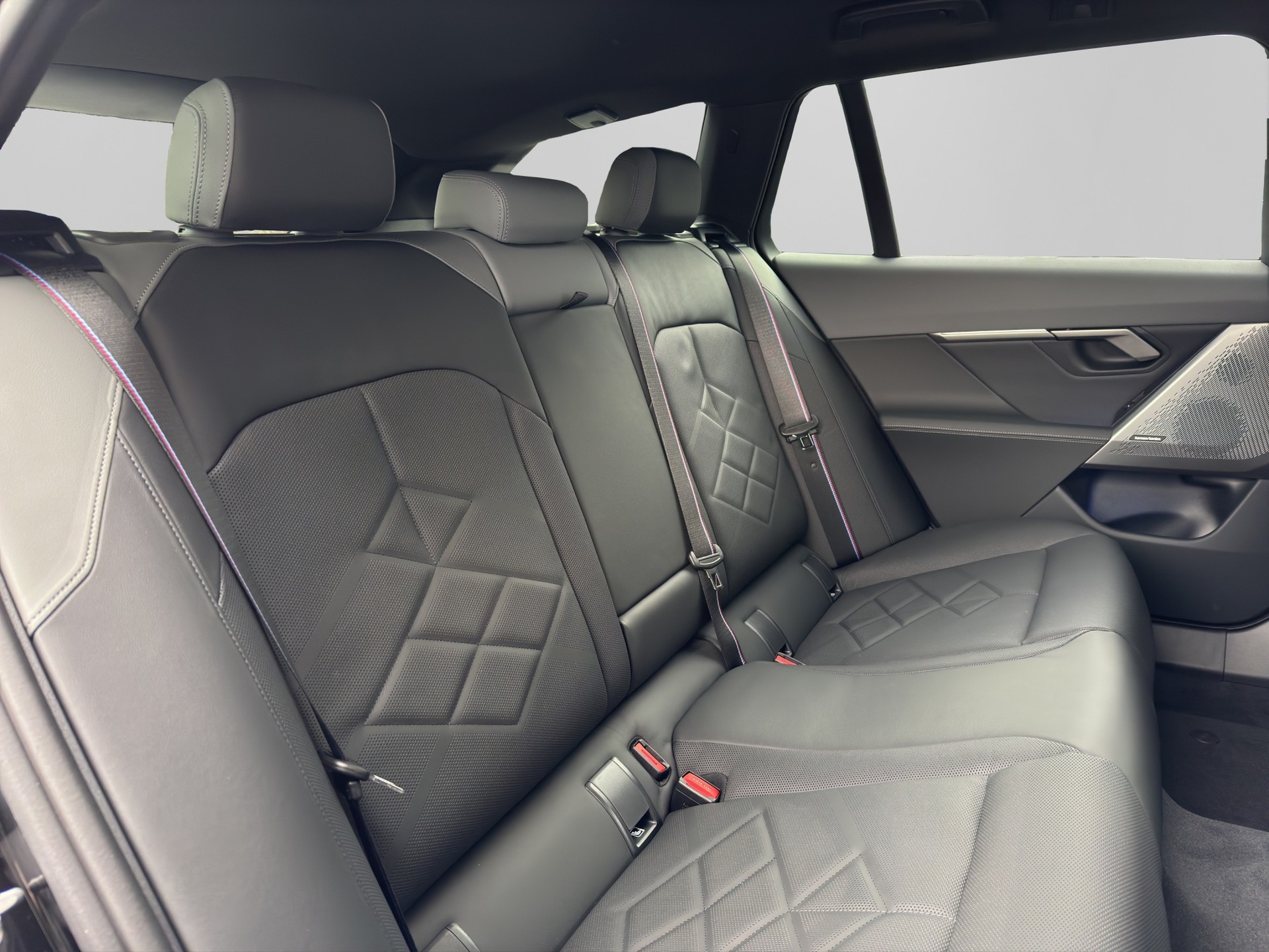 BMW i5 M60 Touring M Sport Pro-image-17