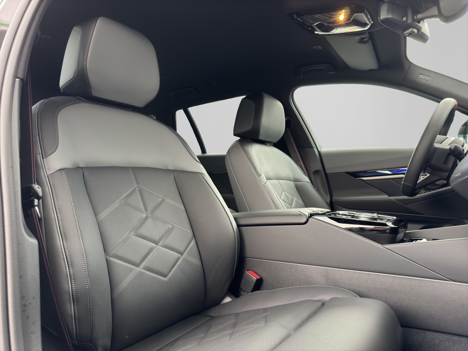 BMW i5 M60 Touring M Sport Pro-image-16