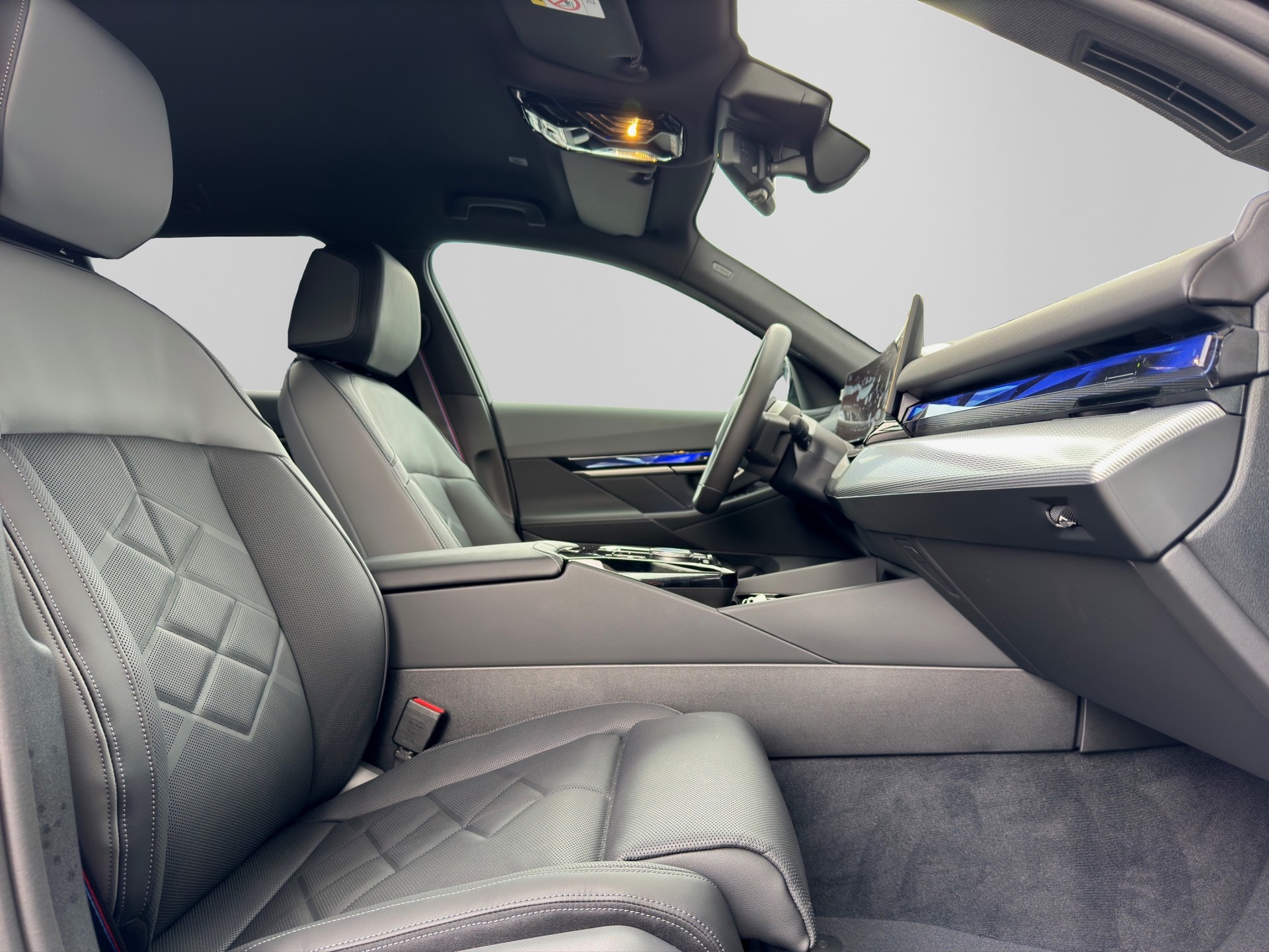 BMW i5 M60 Touring M Sport Pro-image-15
