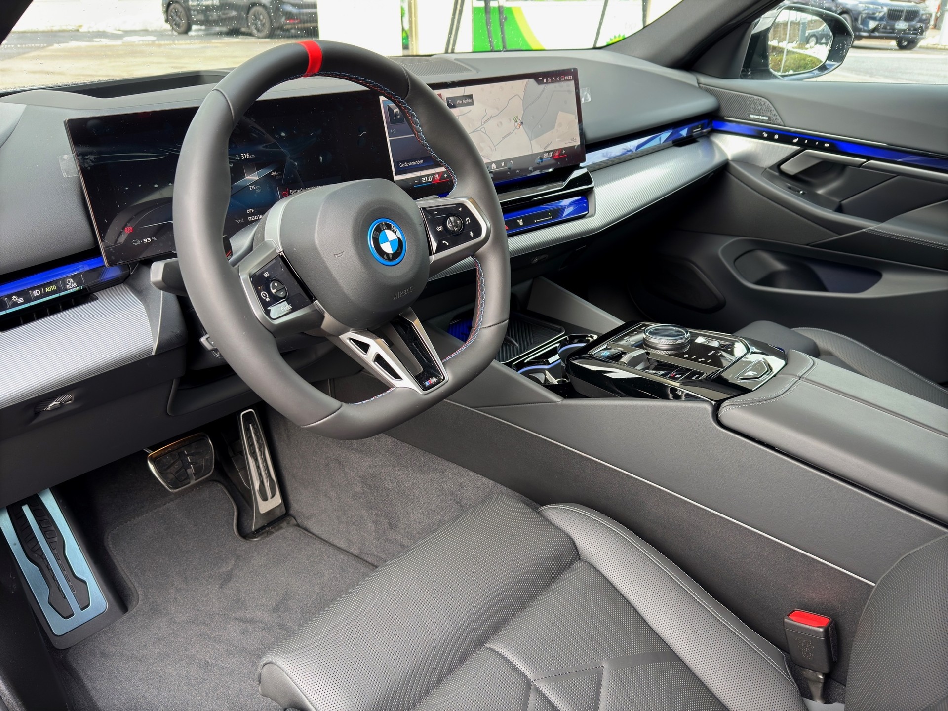BMW i5 M60 Touring M Sport Pro-image-11