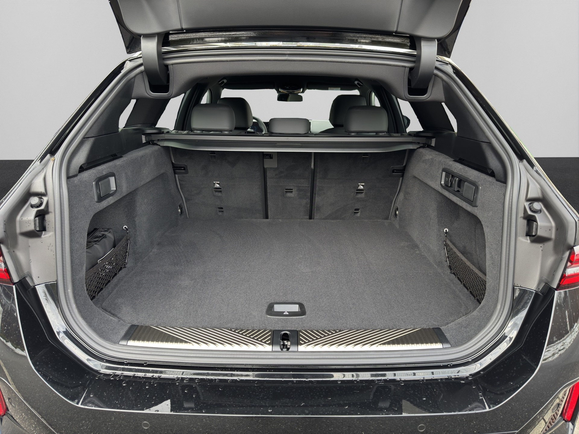 BMW i5 M60 Touring M Sport Pro-image-18
