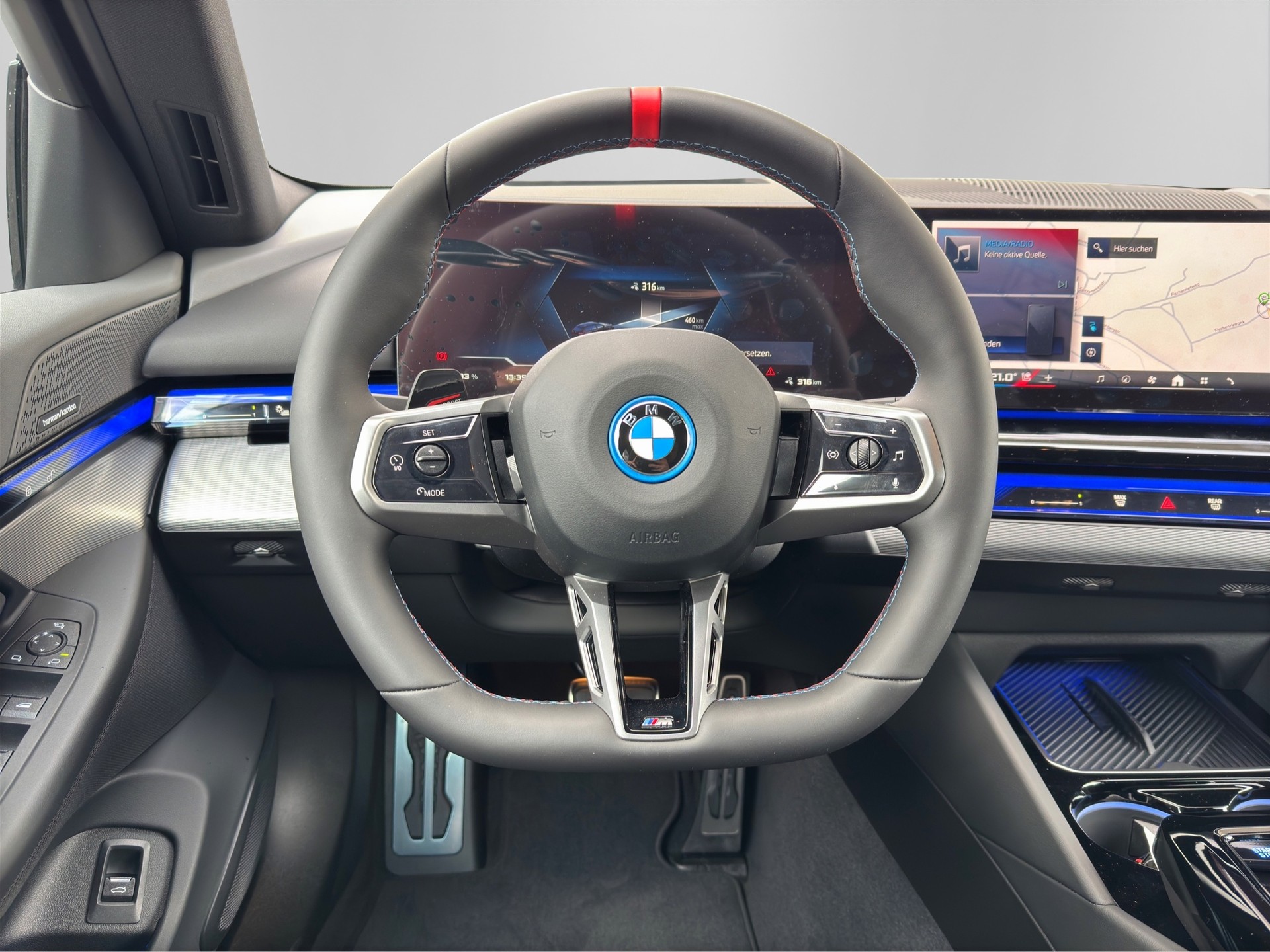 BMW i5 M60 Touring M Sport Pro-image-12