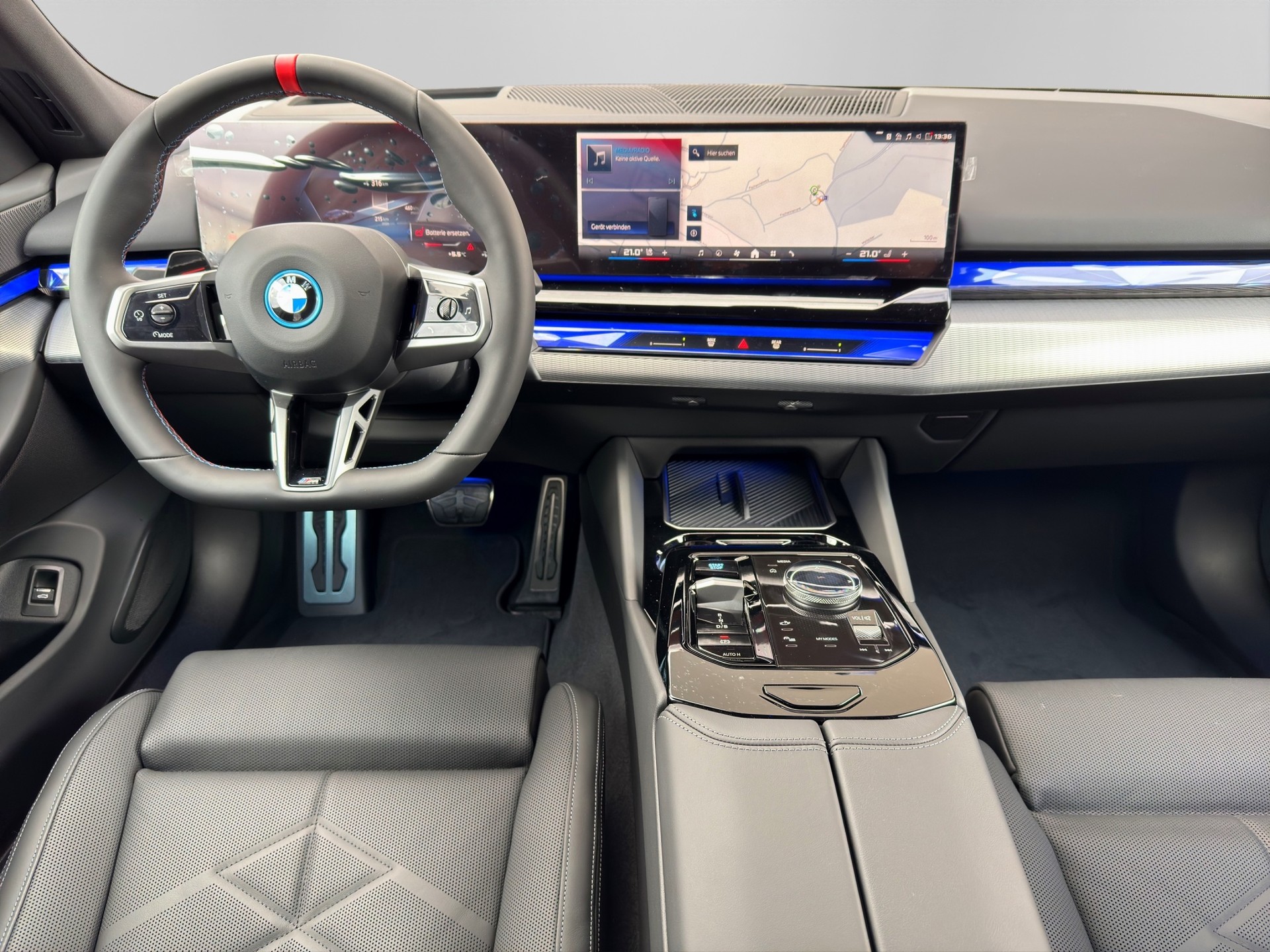 BMW i5 M60 Touring M Sport Pro-image-13