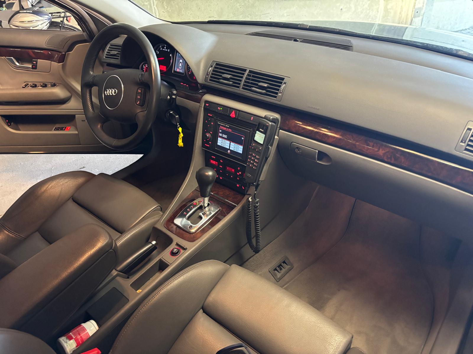 AUDI A4 3.0 V6-image-6