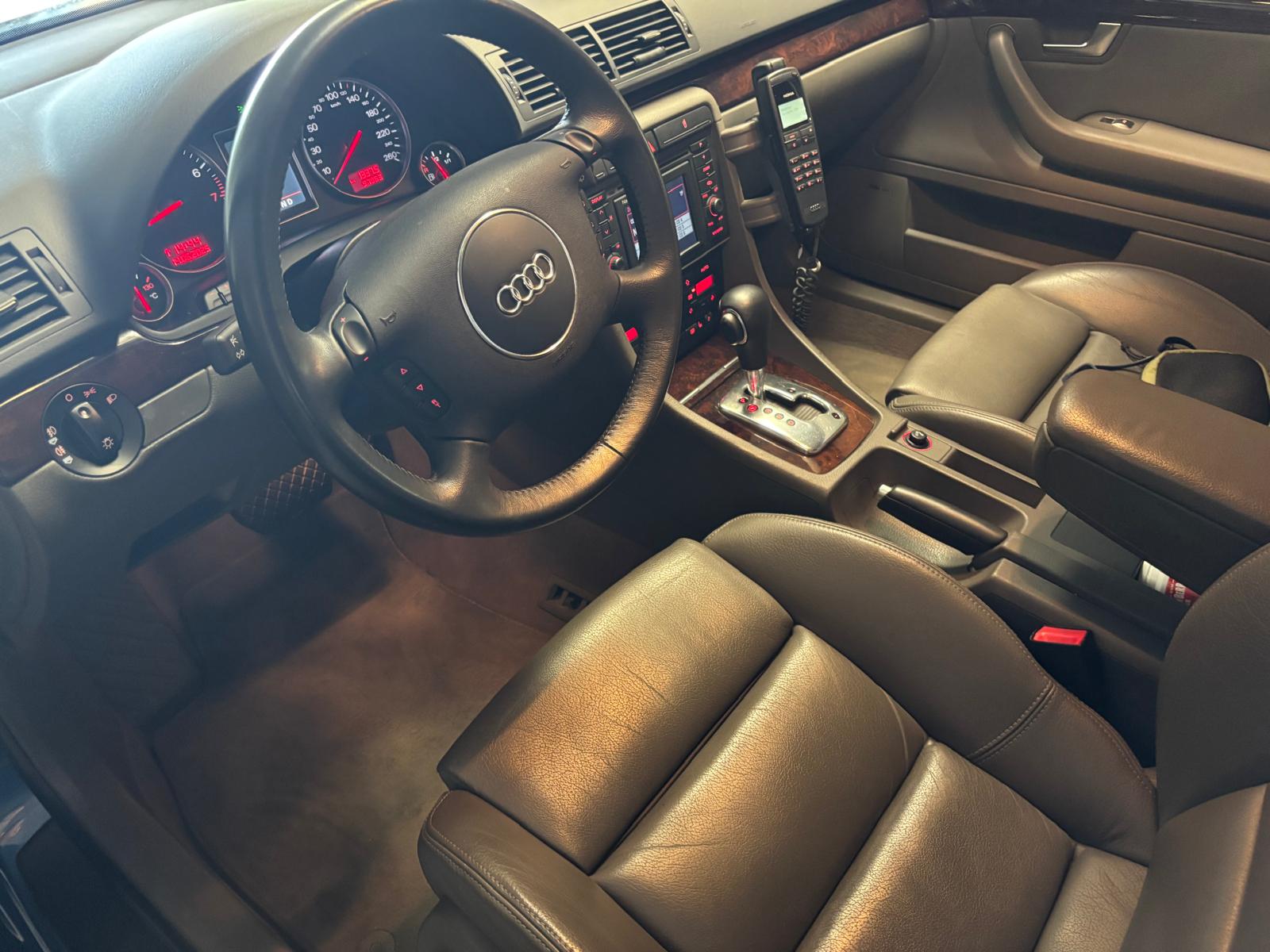 AUDI A4 3.0 V6-image-8