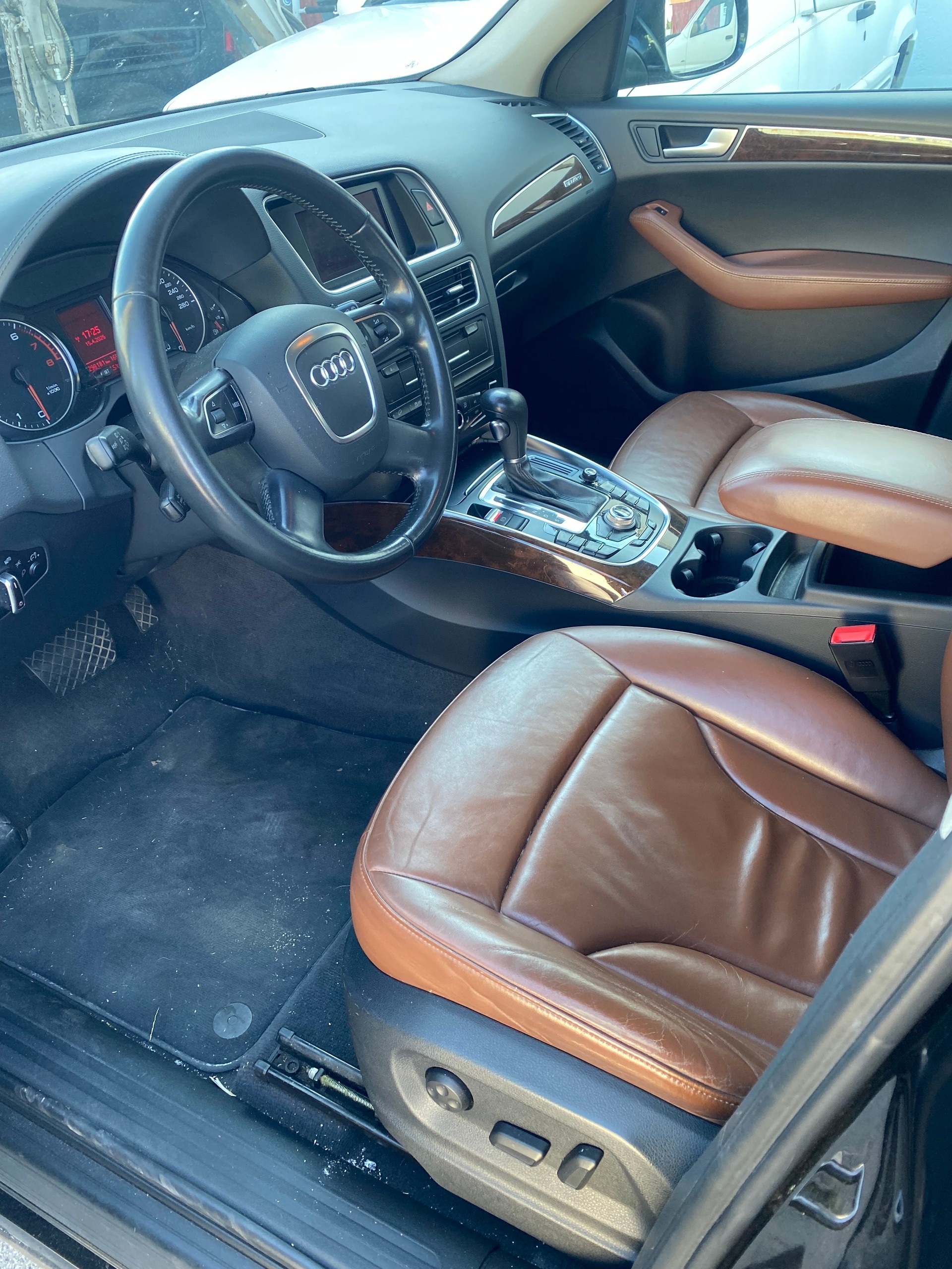 AUDI Q5 2.0 TFSI quattro S-tronic-image-2