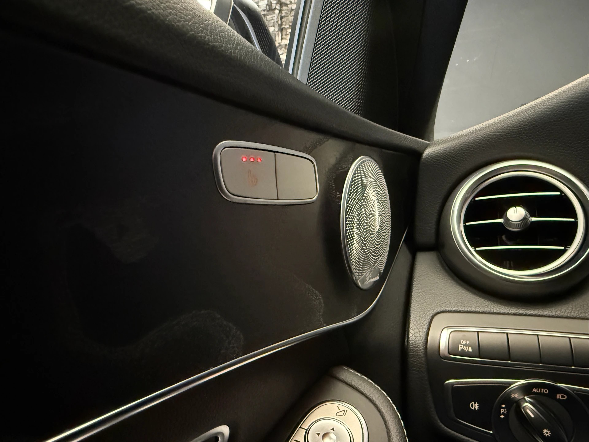 MERCEDES-BENZ C 250 d AMG Line 4Matic 9G-Tronic-image-13