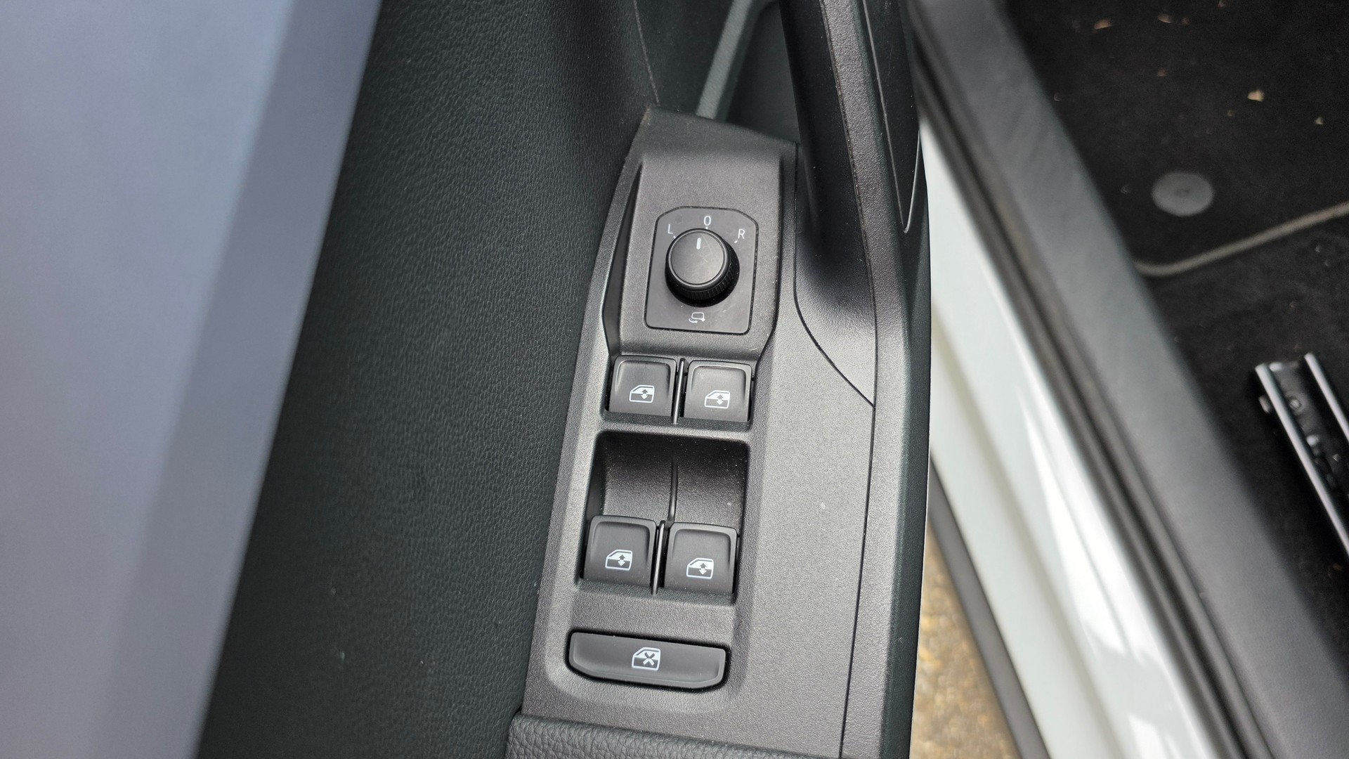 SEAT Arona 1.5 Eco TSI FR DSG-image-30