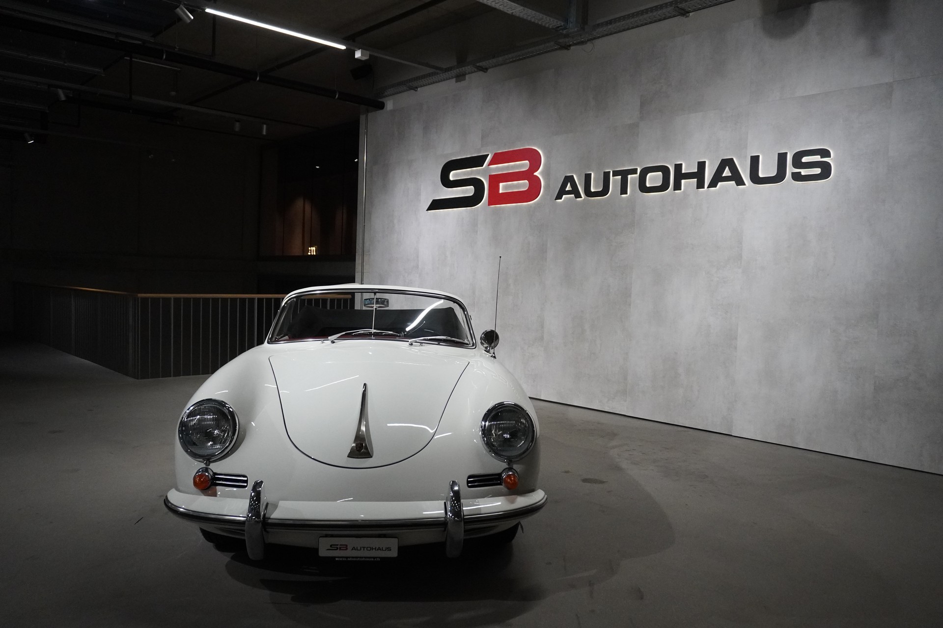 PORSCHE BT5 Cabriolet-showroom-element-3