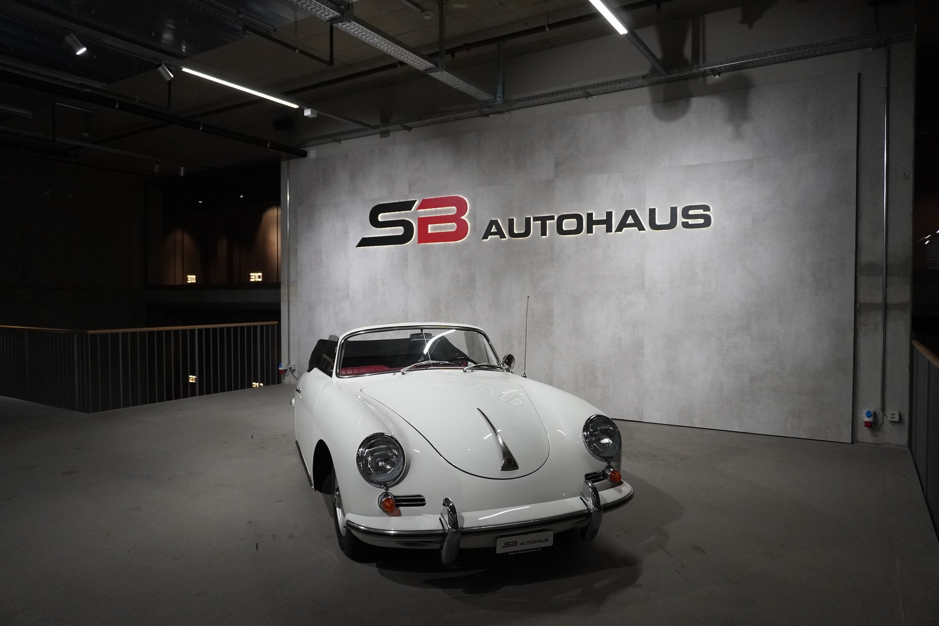 PORSCHE BT5 Cabriolet-showroom-element-1