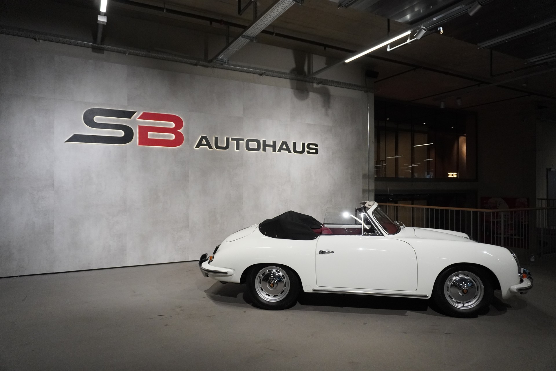 PORSCHE BT5 Cabriolet-showroom-element-2