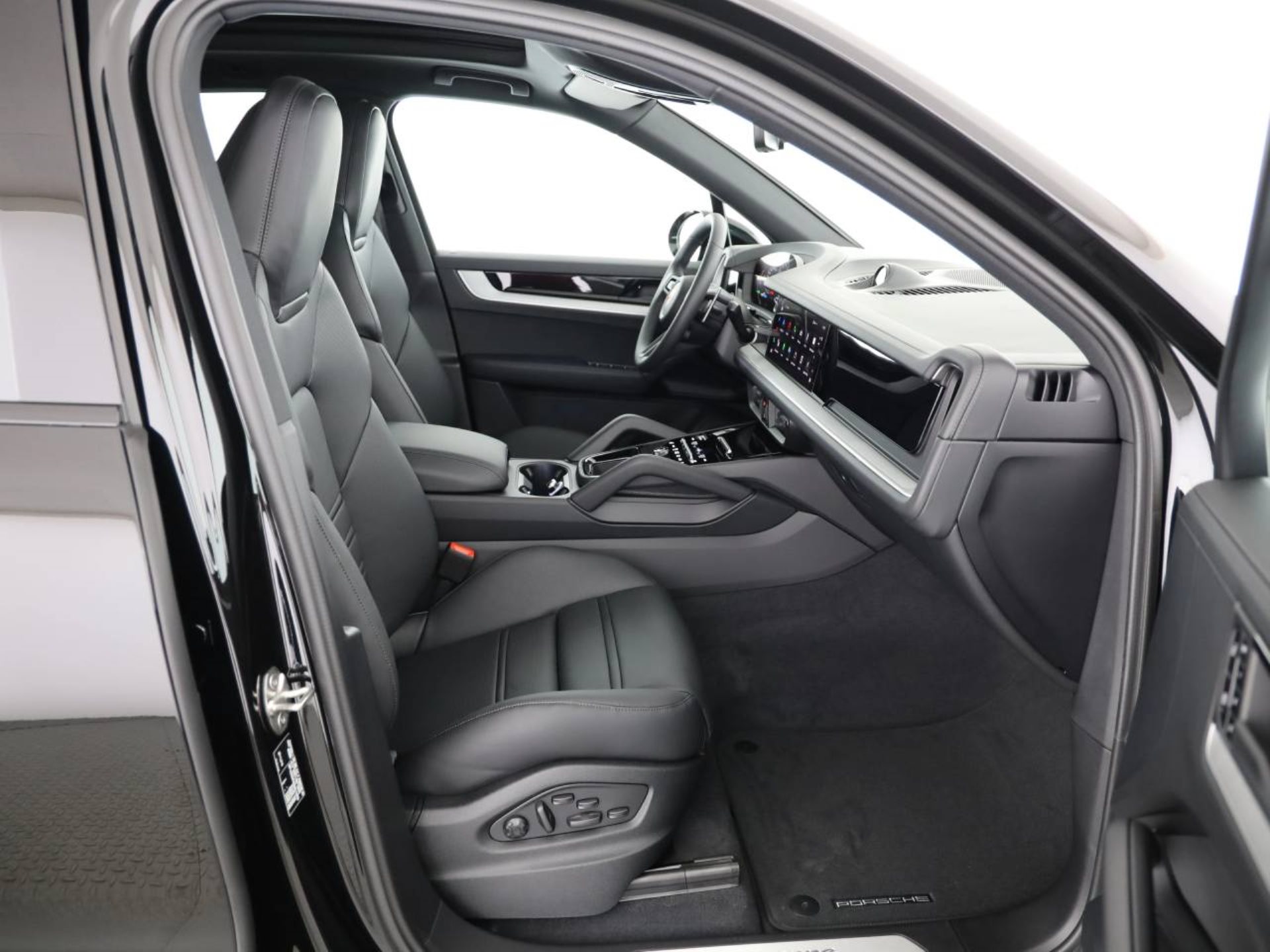 PORSCHE Cayenne E-Hybrid-image-15