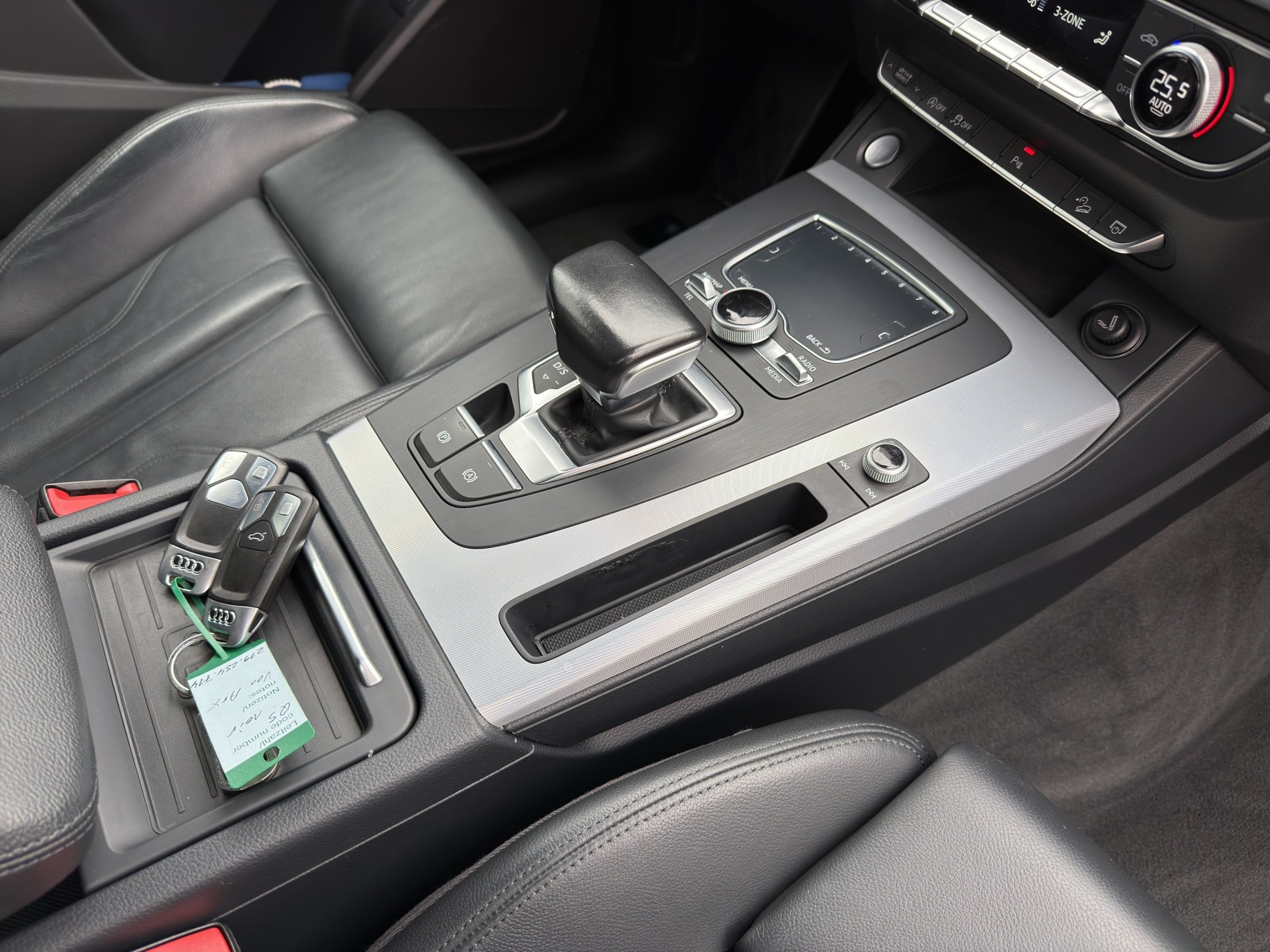 AUDI Q5 2.0 TFSI sport quattro S-tronic-image-16