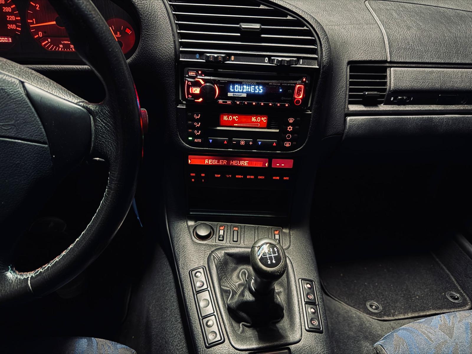 BMW 328i Touring Sport-image-9