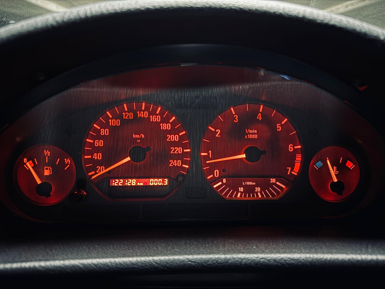 BMW 328i Touring Sport-image-7