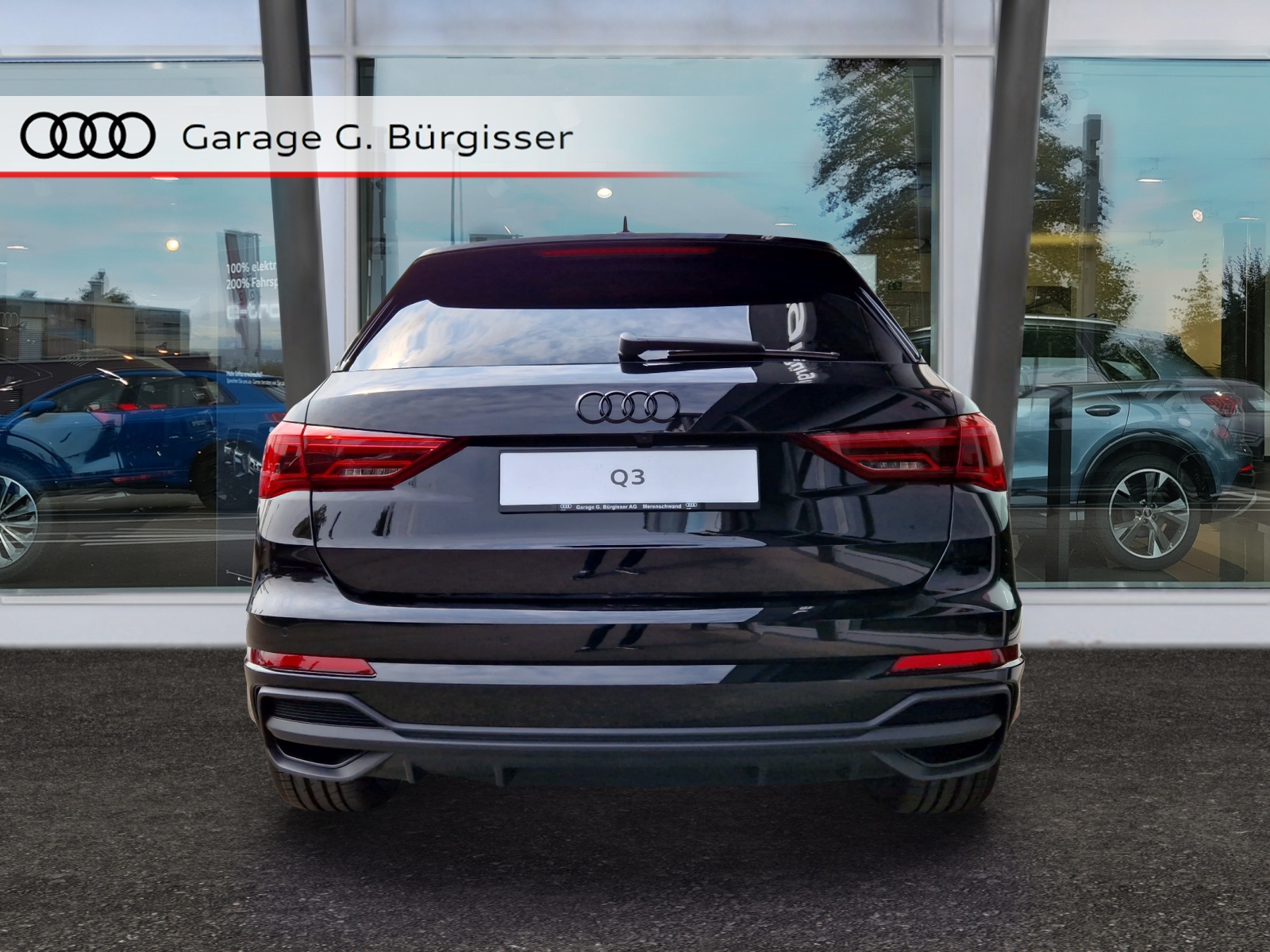 AUDI Q3 35 TFSI S line Attraction S-tronic Mythosschwarz Metallic-image-4