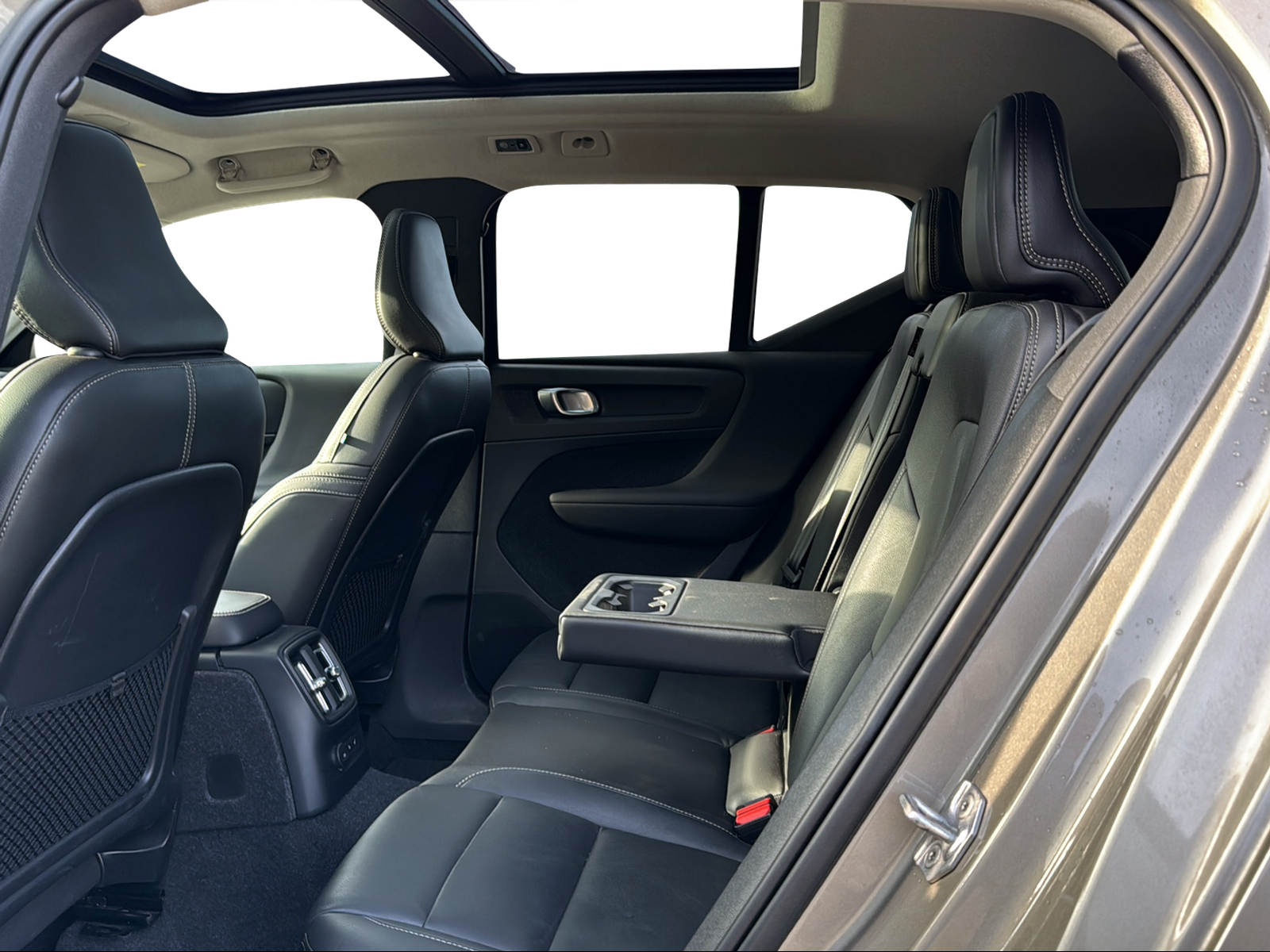 VOLVO XC40 1.5 T4 PiH Inscription-image-3
