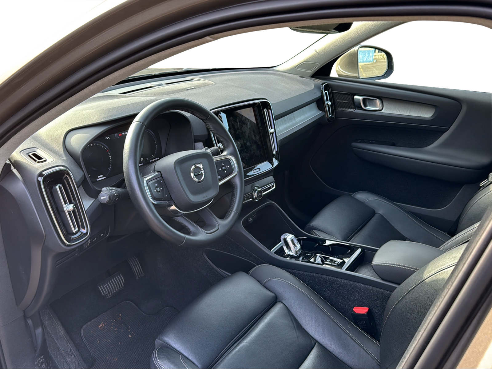 VOLVO XC40 1.5 T4 PiH Inscription-image-11