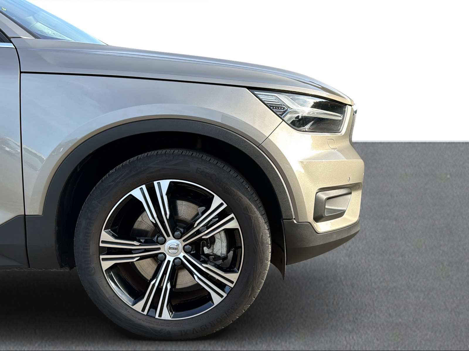 VOLVO XC40 1.5 T4 PiH Inscription-image-9