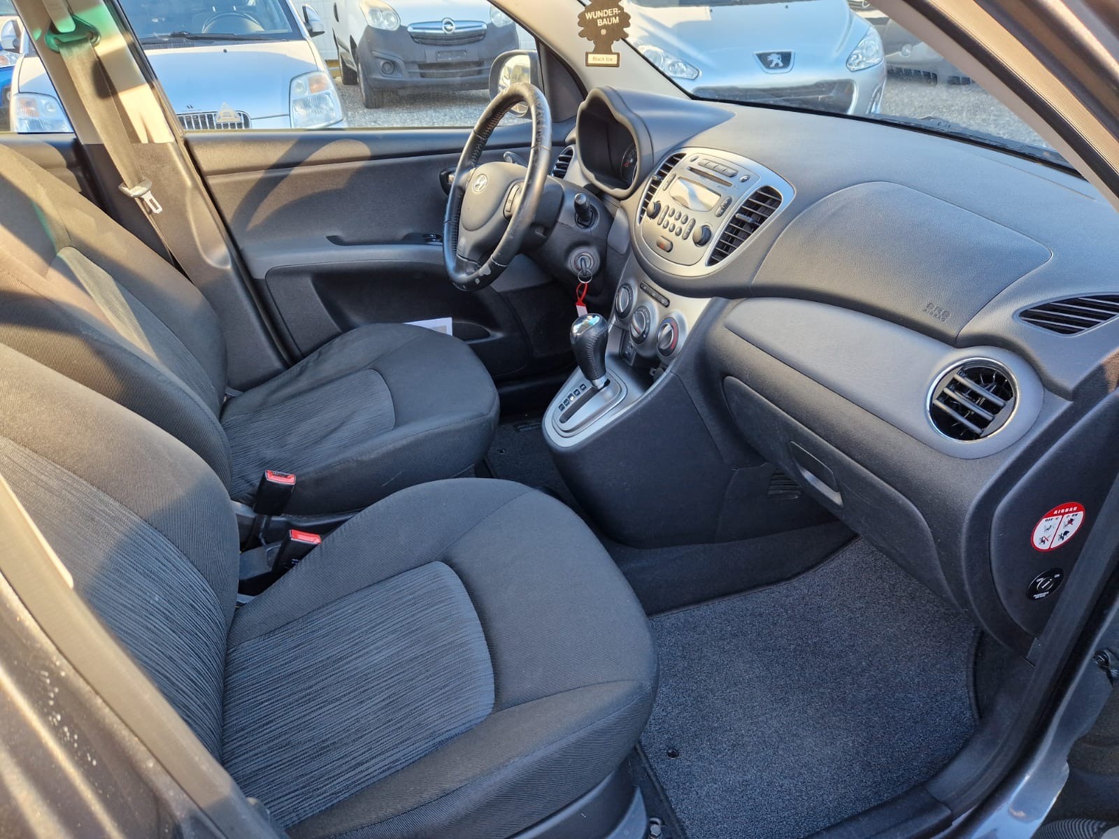 HYUNDAI i10 1.2 Style Automatic-image-7