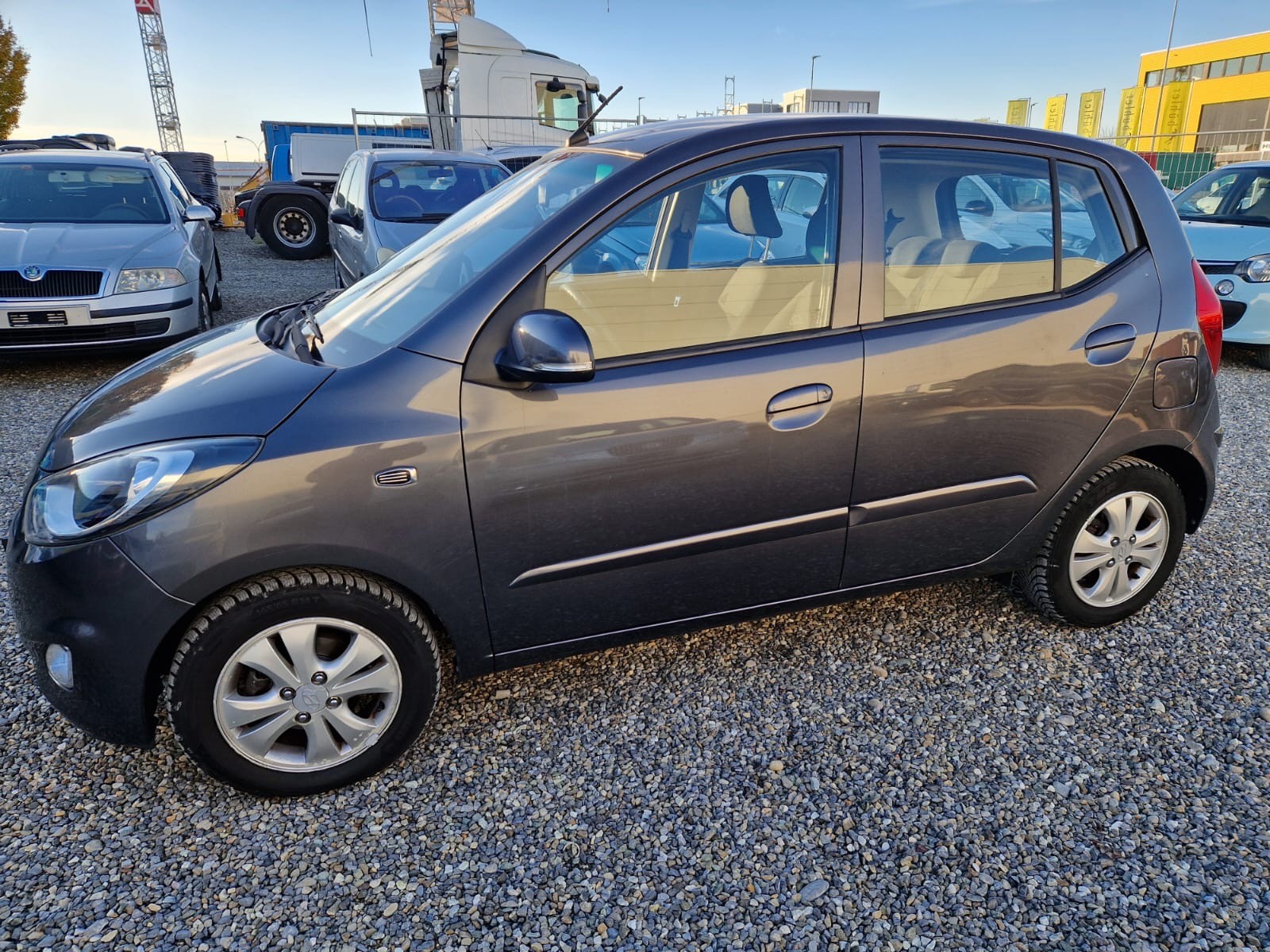 HYUNDAI i10 1.2 Style Automatic-image-5