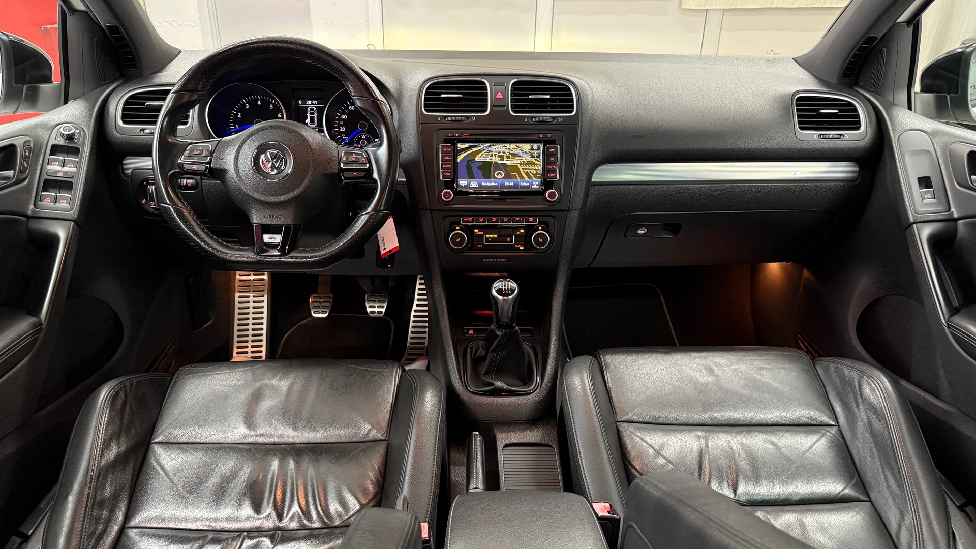 VW Golf 2.0 TSI R Team 4Motion abMFK*Servicegepflegt*8 fach bereift*Leder*Garantie u.v.m-image-7