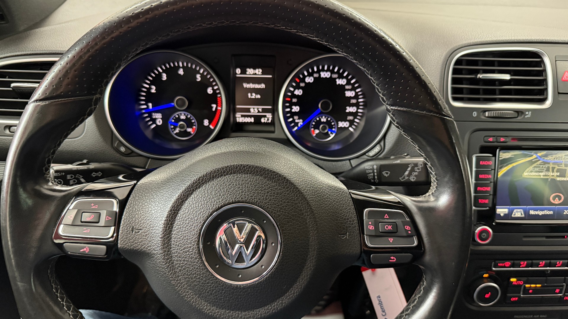 VW Golf 2.0 TSI R Team 4Motion abMFK*Servicegepflegt*8 fach bereift*Leder*Garantie u.v.m-image-23