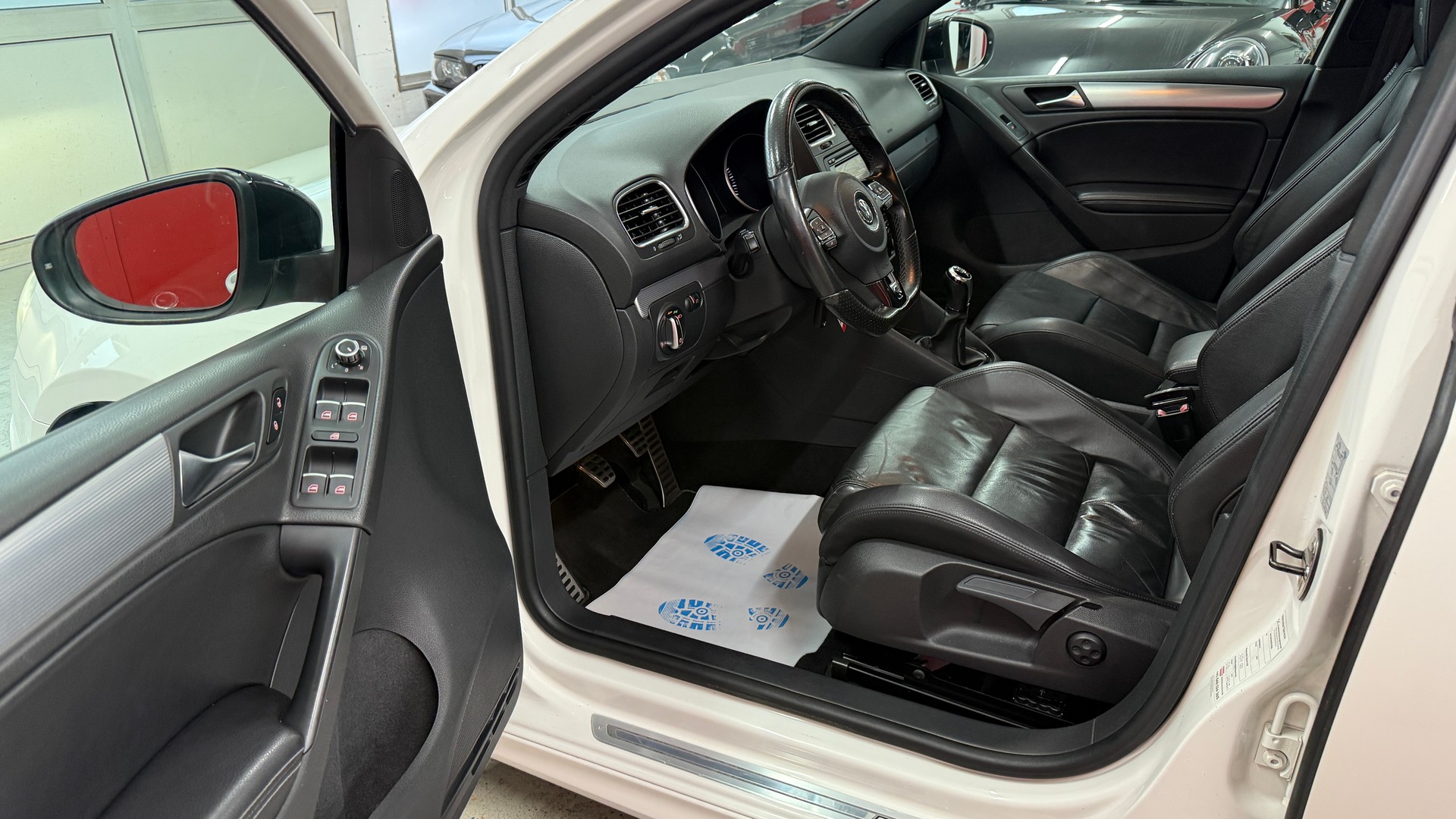 VW Golf 2.0 TSI R Team 4Motion abMFK*Servicegepflegt*8 fach bereift*Leder*Garantie u.v.m-image-9