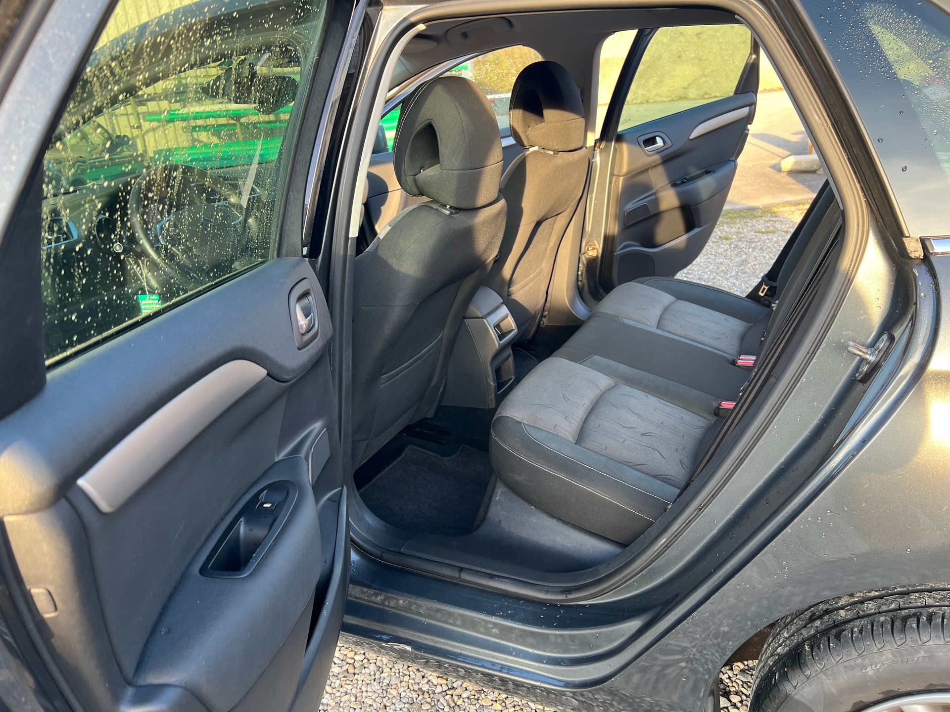 CITROEN C4 Berline 1.6 HDi Séduction-image-9