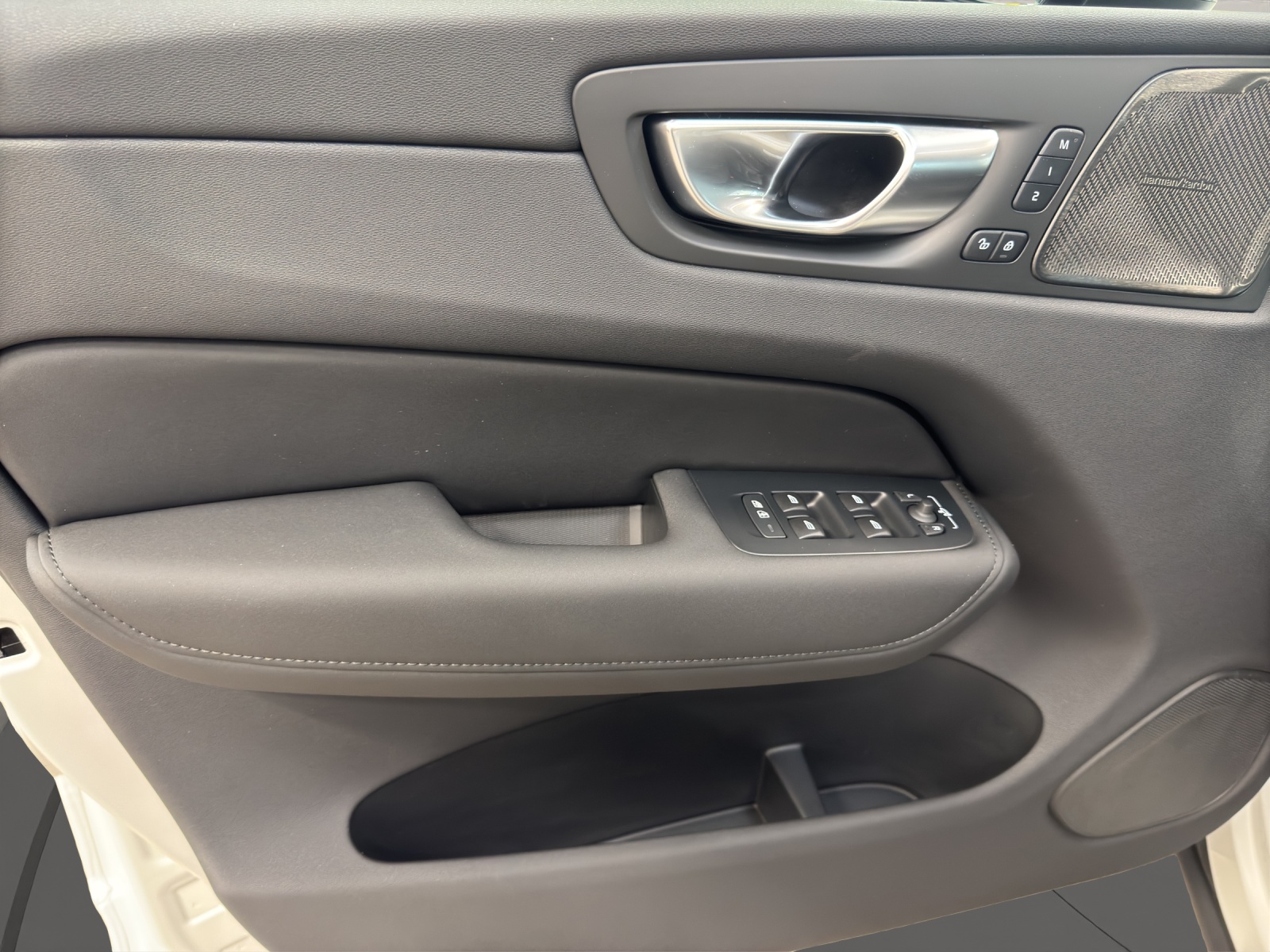 VOLVO XC60 2.0 T8 TE Ultra Dark eAWD-image-14