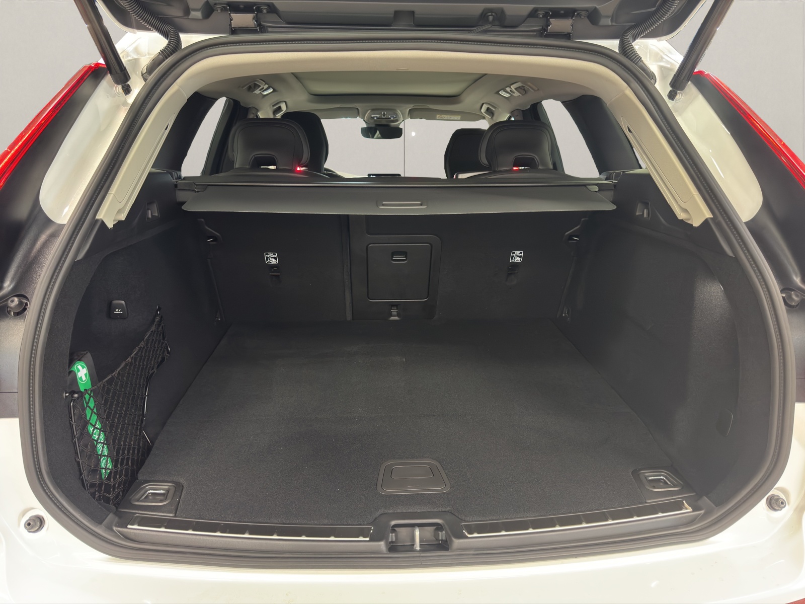VOLVO XC60 2.0 T8 TE Ultra Dark eAWD-image-13