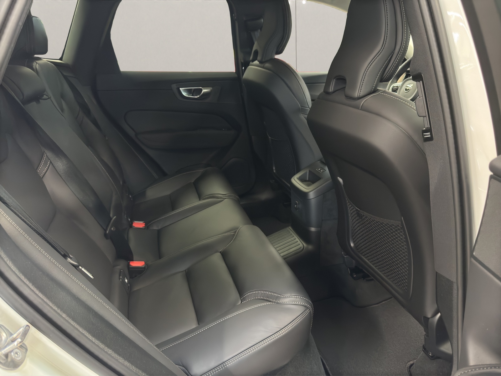 VOLVO XC60 2.0 T8 TE Ultra Dark eAWD-image-12
