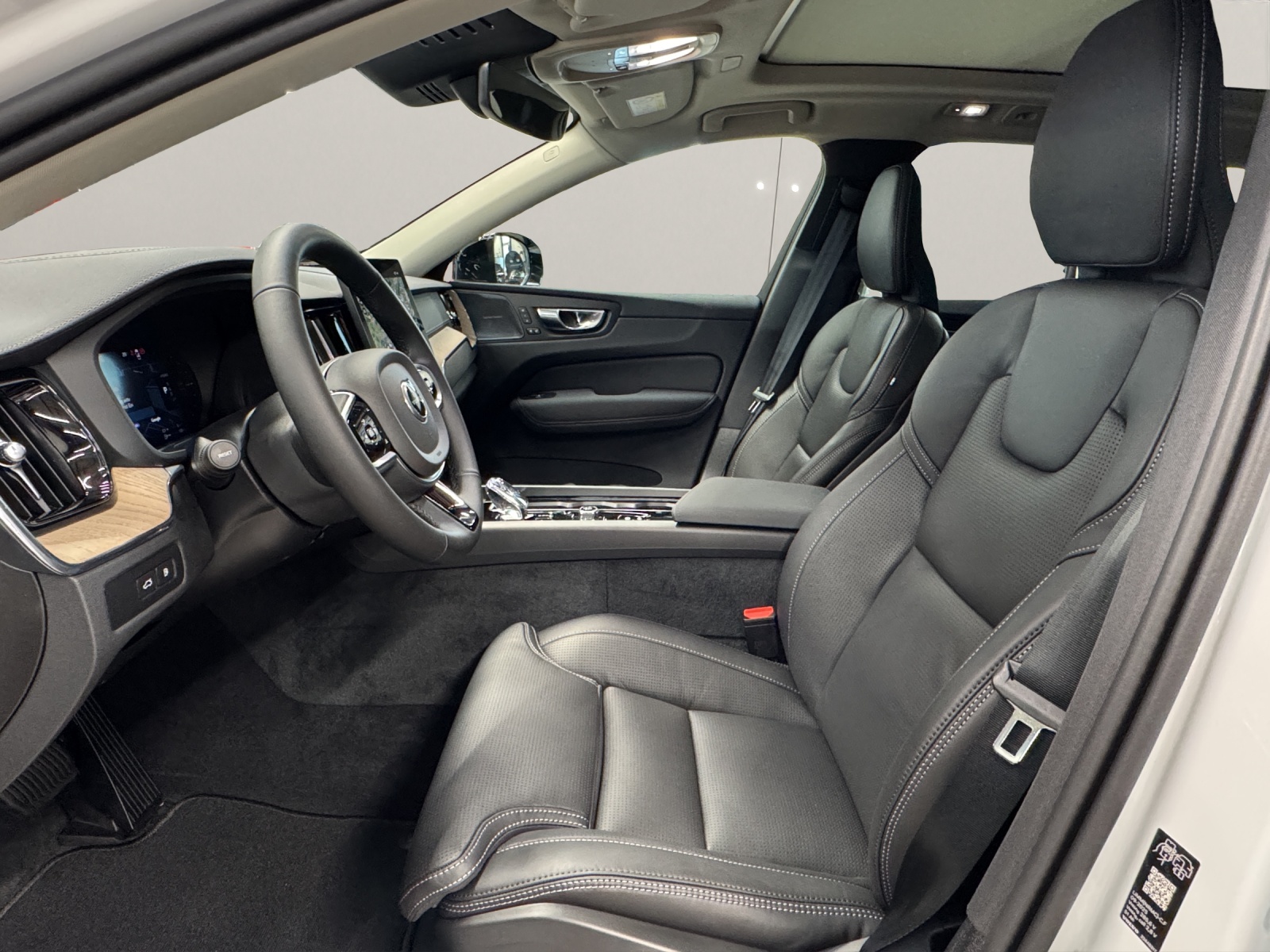 VOLVO XC60 2.0 T8 TE Ultra Dark eAWD-image-8