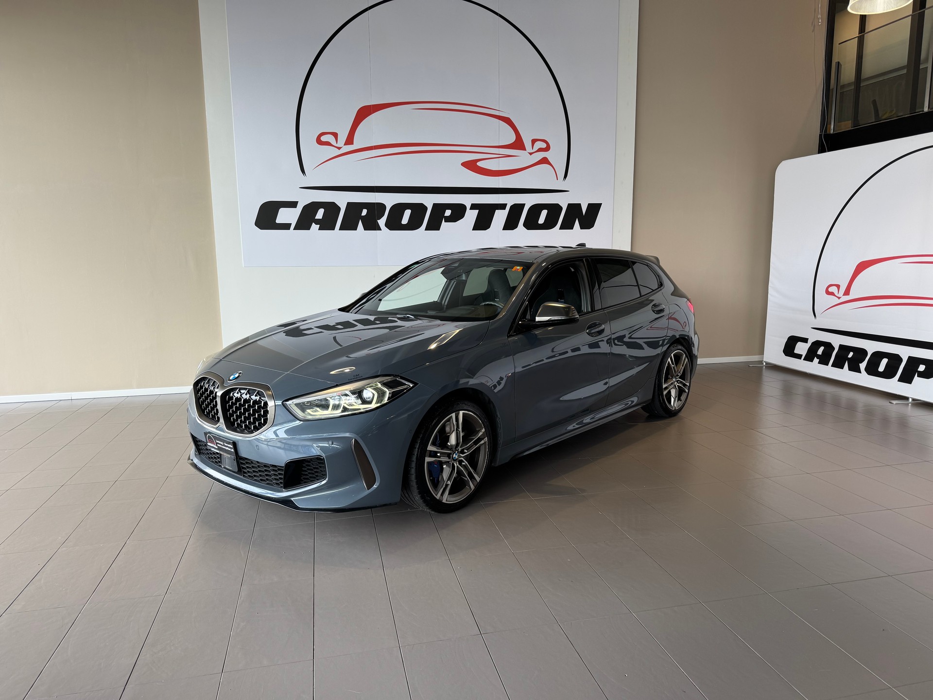 BMW M135i xDrive Steptronic-image-0