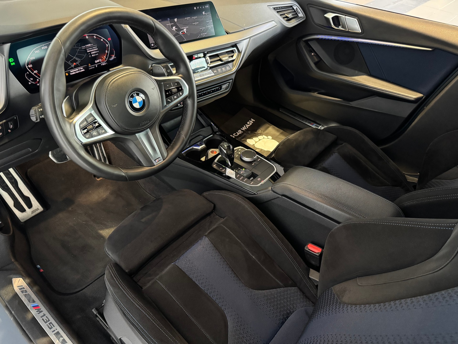 BMW M135i xDrive Steptronic-image-25