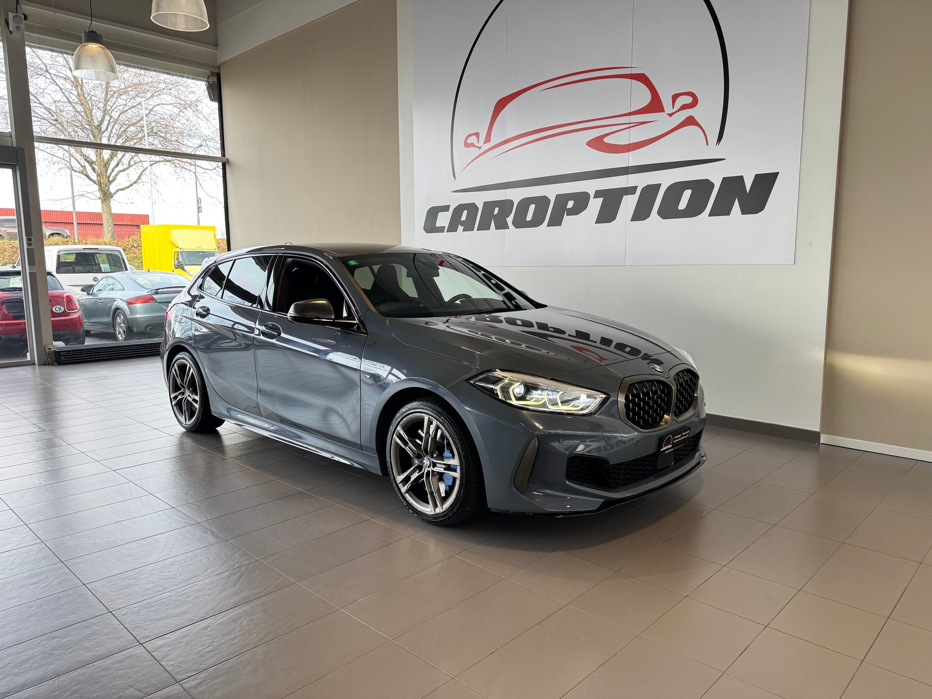 BMW M135i xDrive Steptronic-image-4