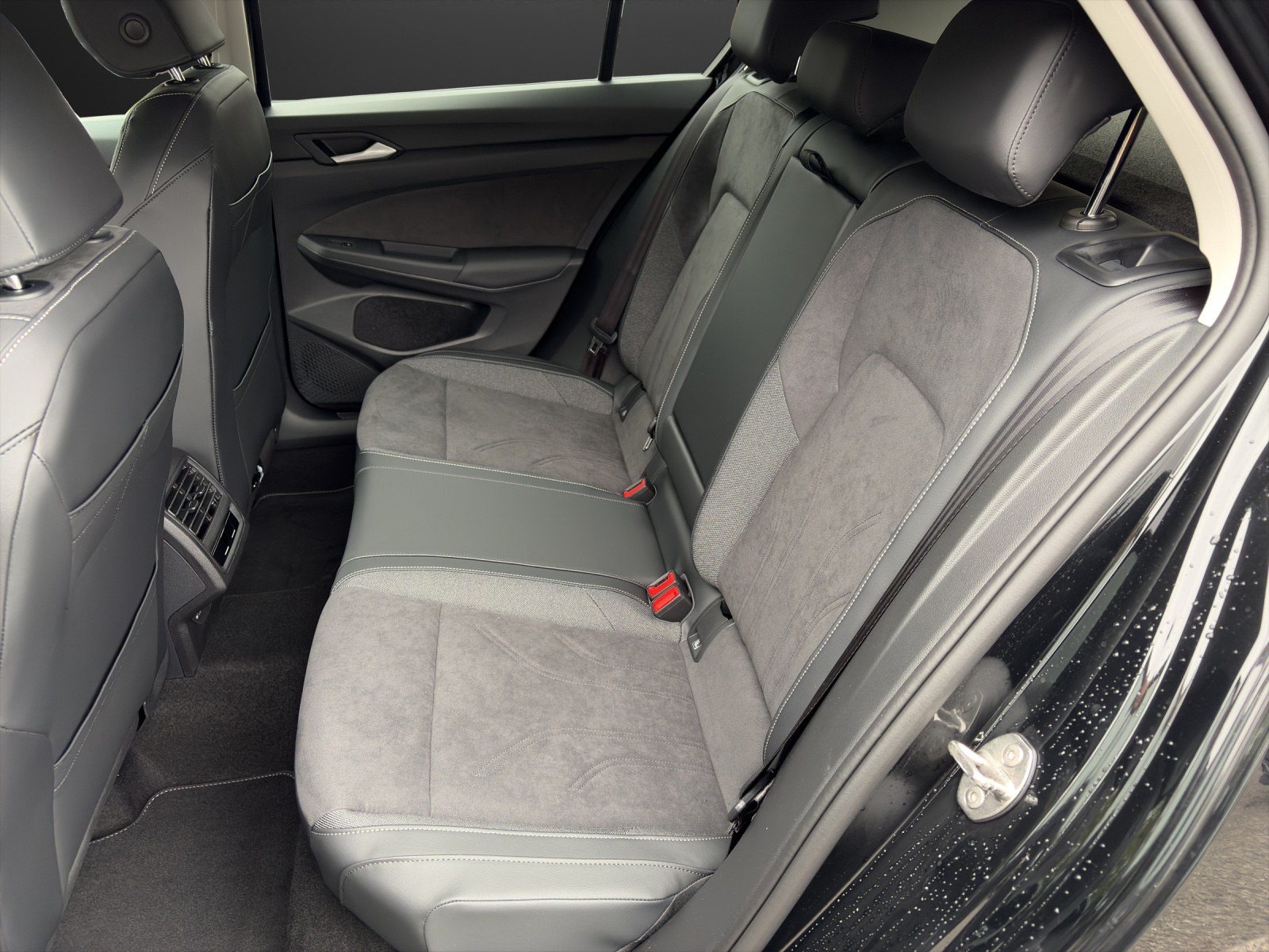 VW Golf 1.5 TSI Basis-image-8