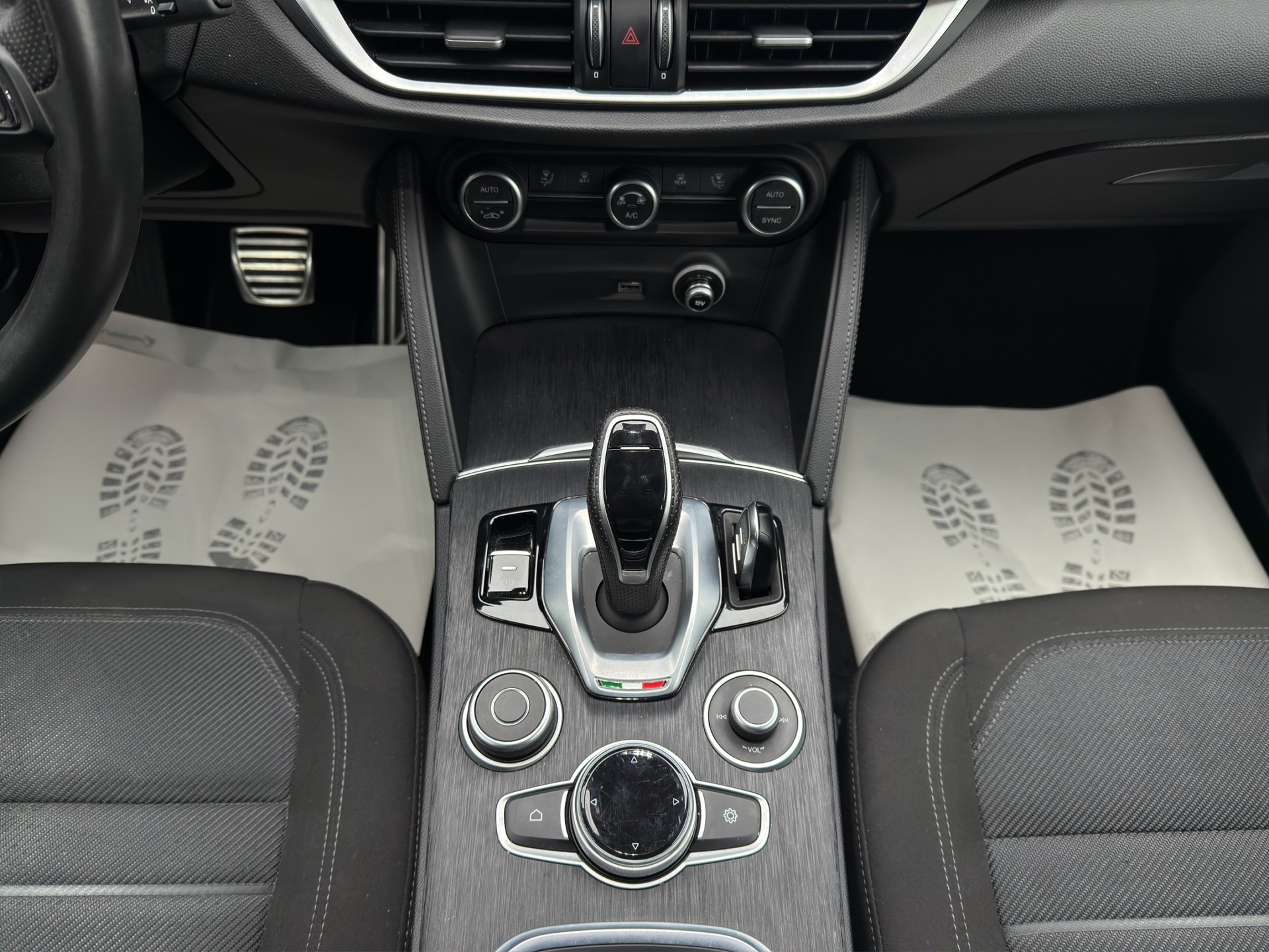 ALFA ROMEO Stelvio 2.0 Sprint Q4 Automatic-image-10
