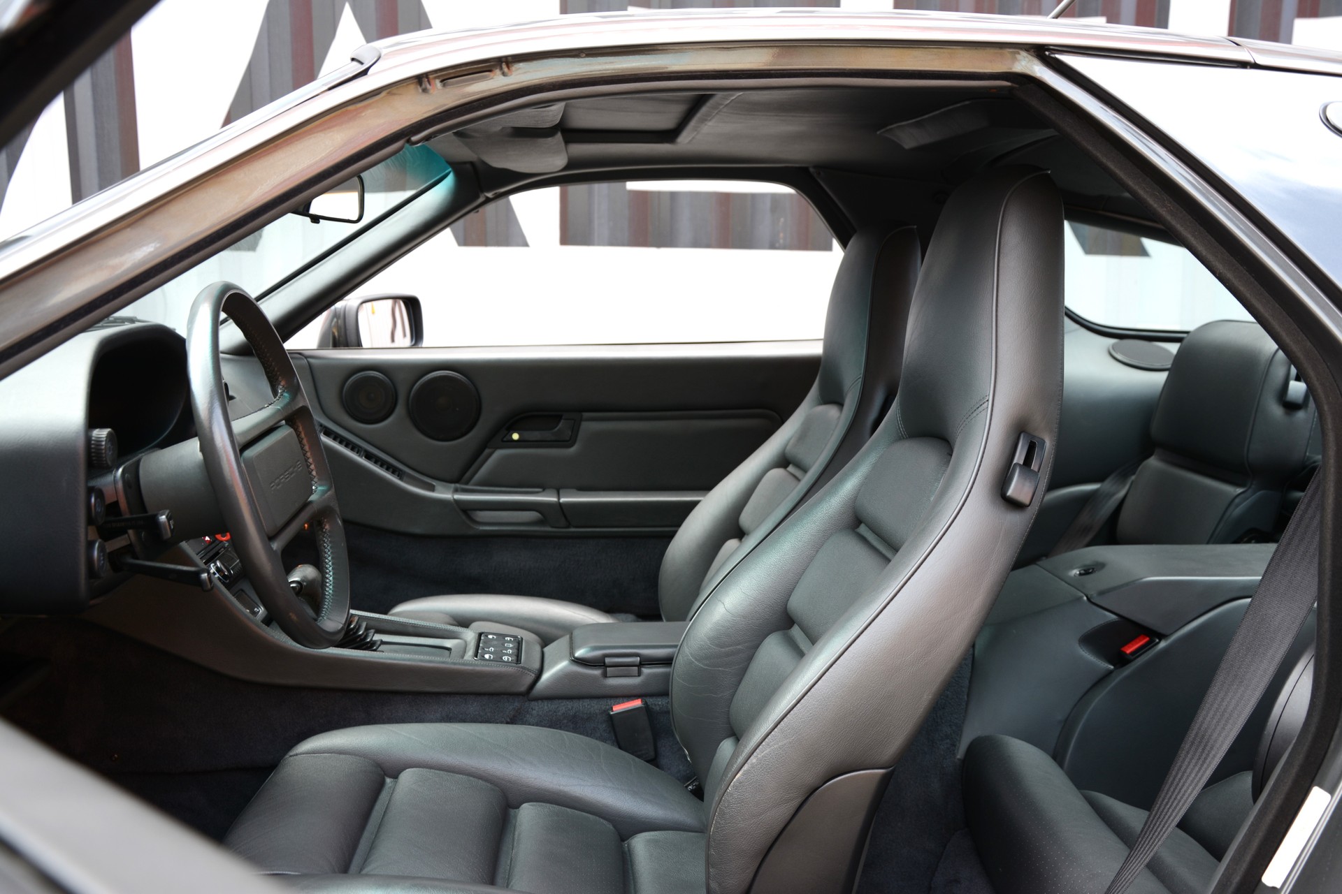 PORSCHE 928 5.0 S4-image-13