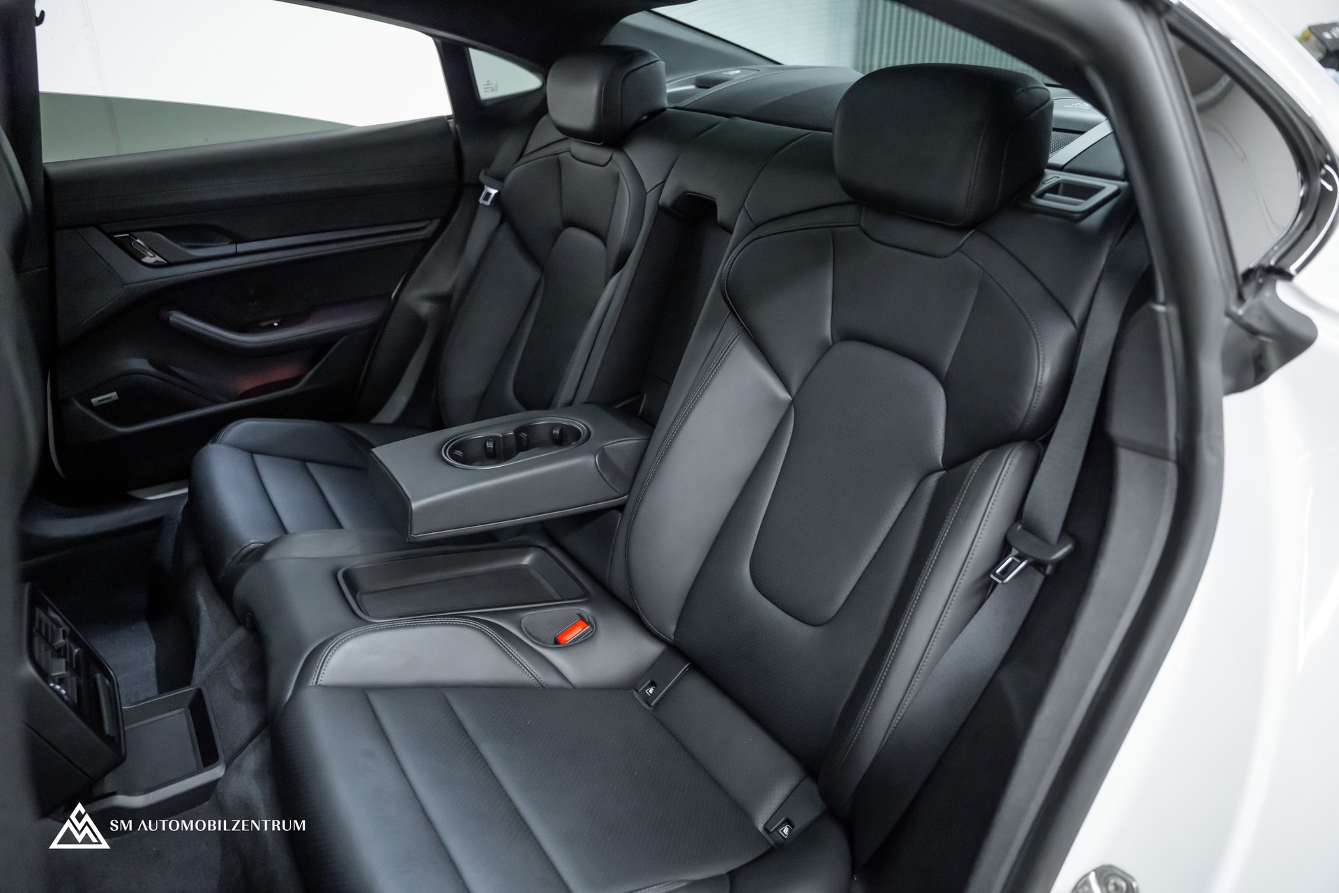 PORSCHE Taycan 4S Performance Batterie / Panorama / 360° / Hinterachslenkung / Bose-image-18