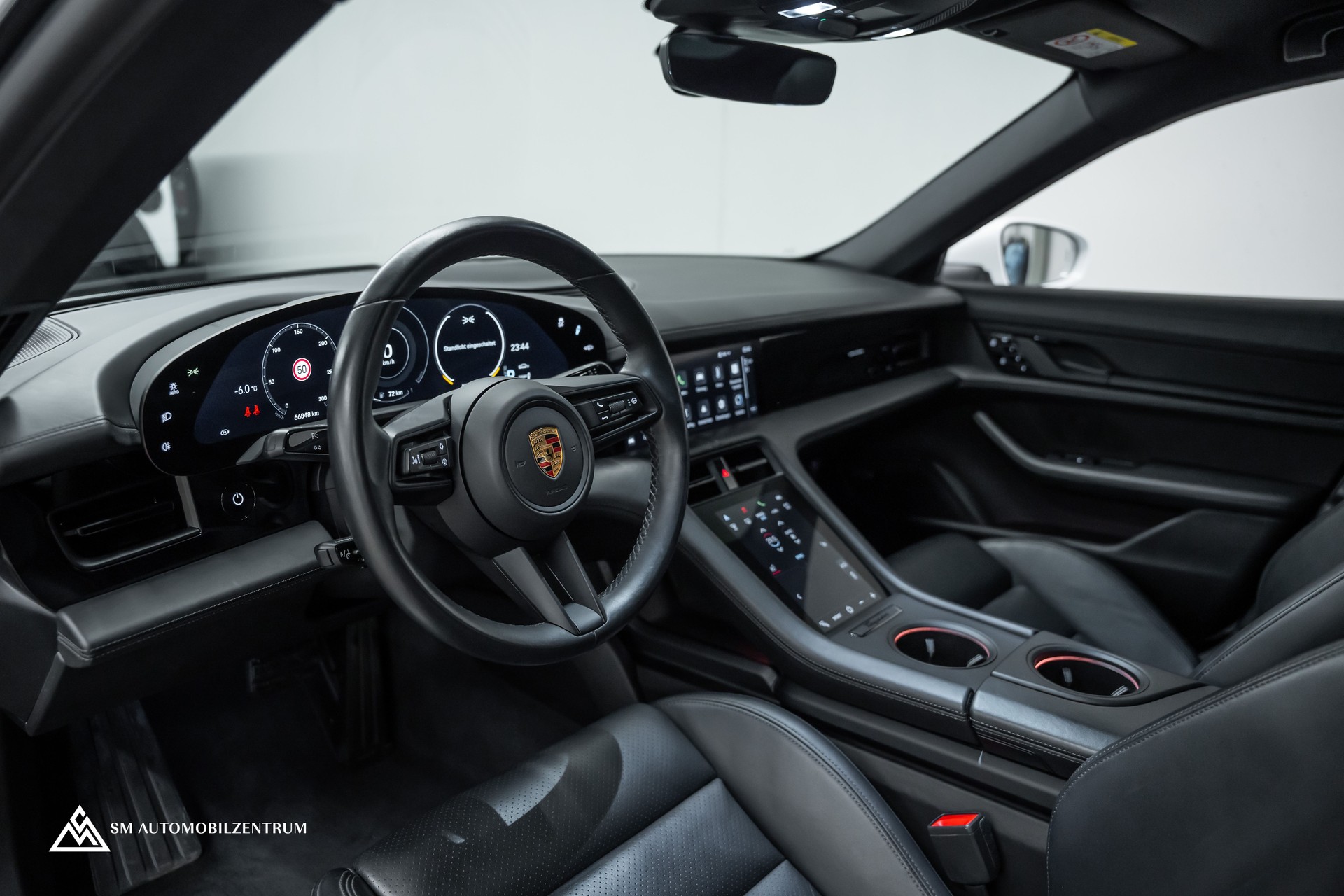 PORSCHE Taycan 4S Performance Batterie / Panorama / 360° / Hinterachslenkung / Bose-image-14