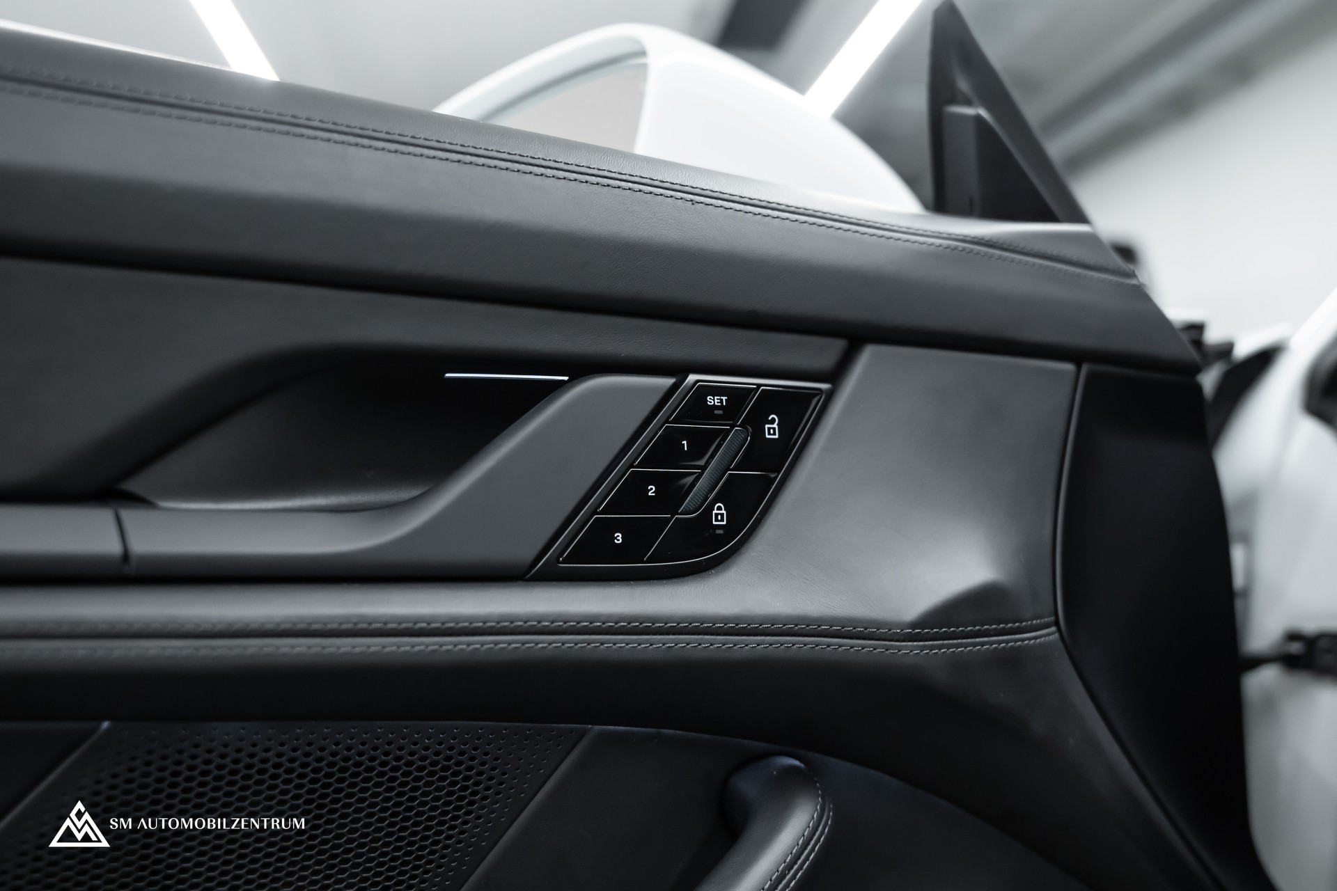 PORSCHE Taycan 4S Performance Batterie / Panorama / 360° / Hinterachslenkung / Bose-image-19
