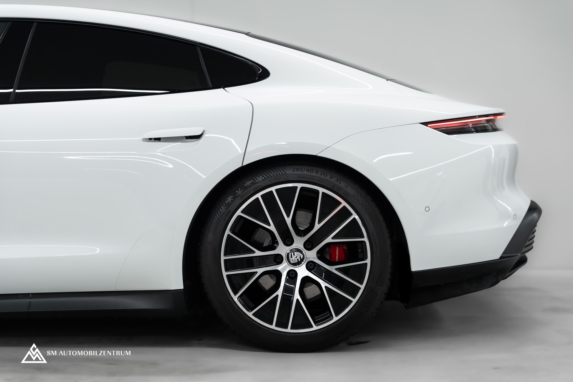 PORSCHE Taycan 4S Performance Batterie / Panorama / 360° / Hinterachslenkung / Bose-image-6