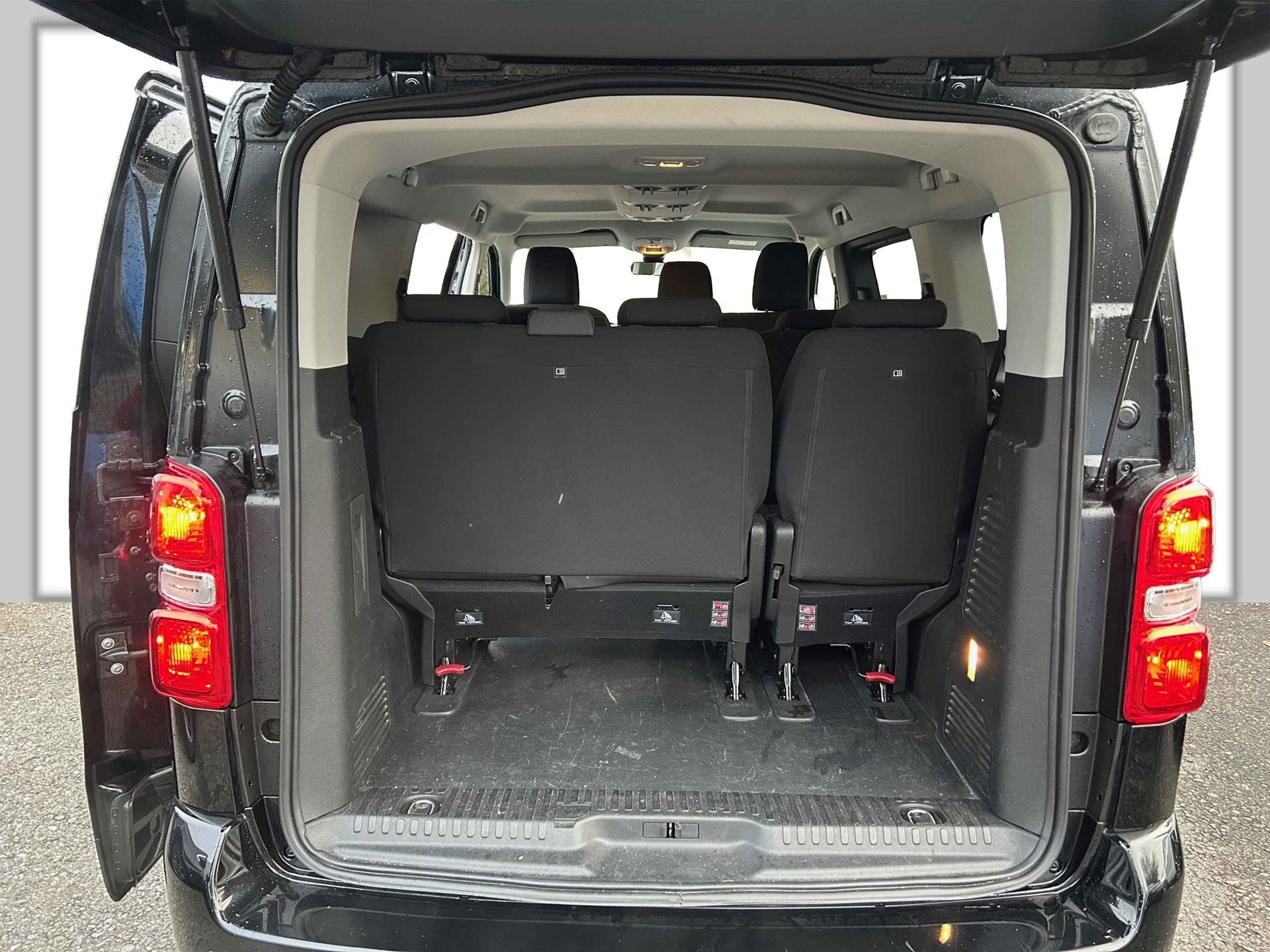 PEUGEOT Traveller 2.0 BlueHDi Business Standard EAT8-image-8