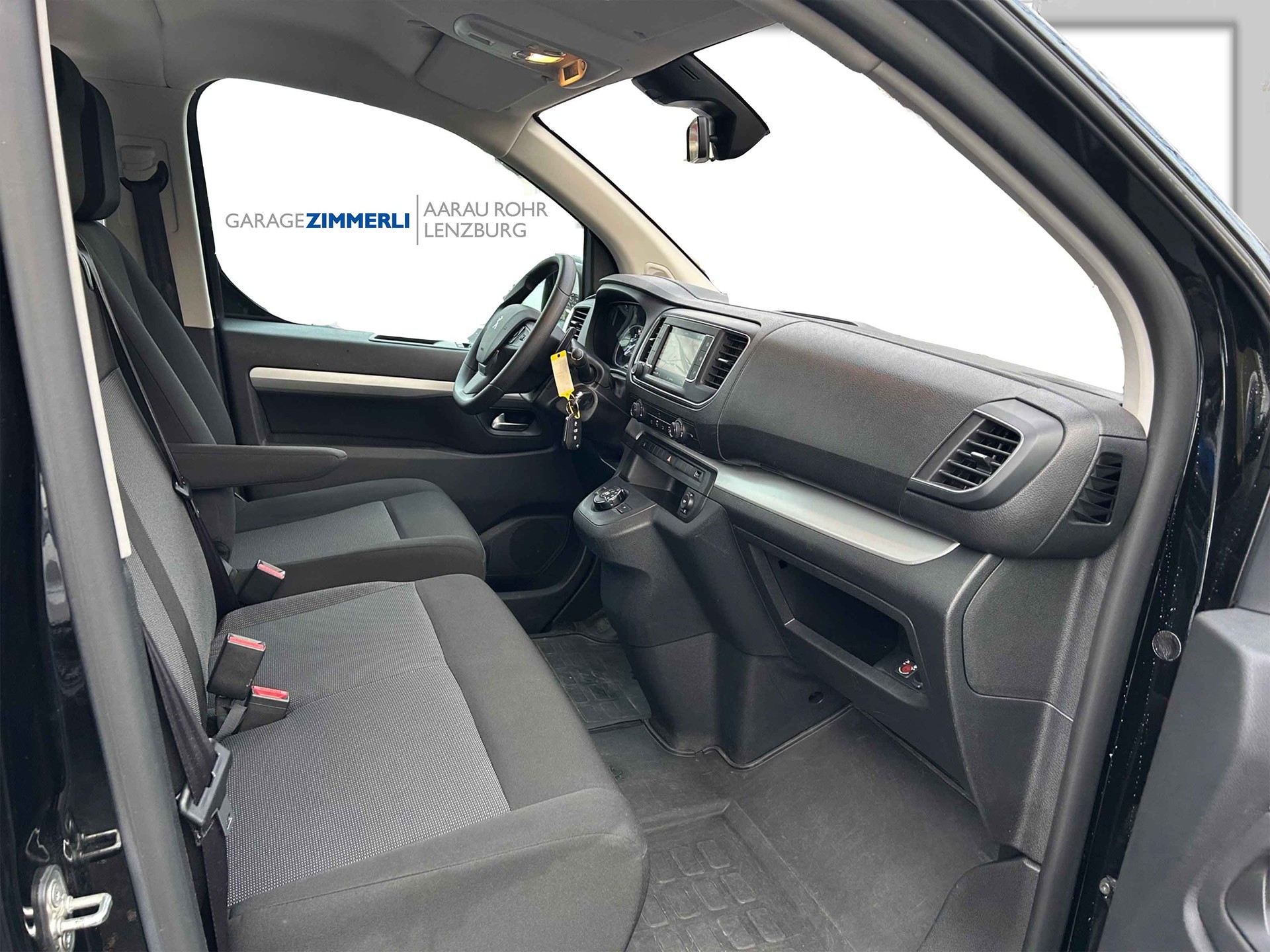 PEUGEOT Traveller 2.0 BlueHDi Business Standard EAT8-image-5