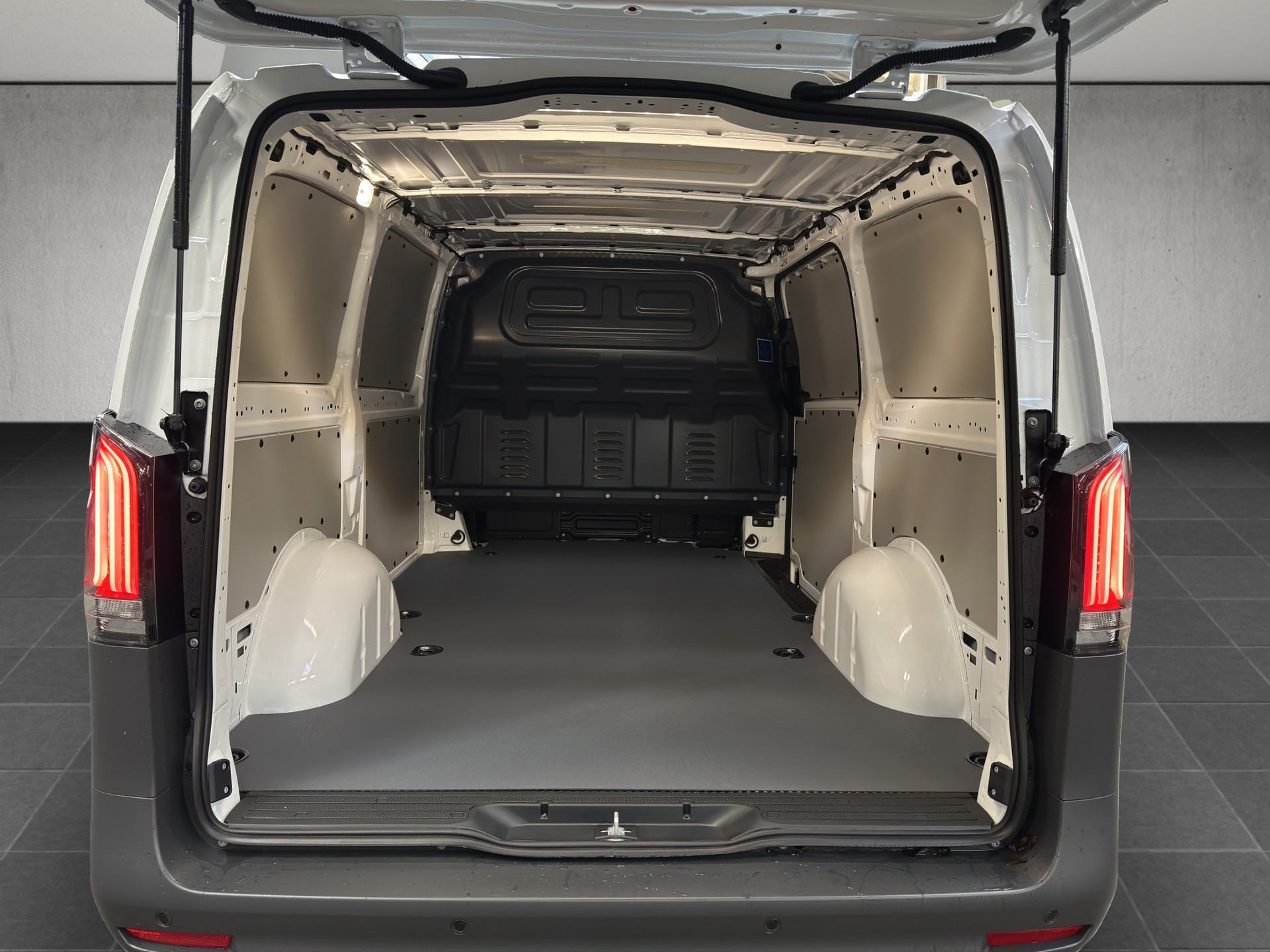 MERCEDES-BENZ eVito Kasten 90kWh Lang WORKER-image-9