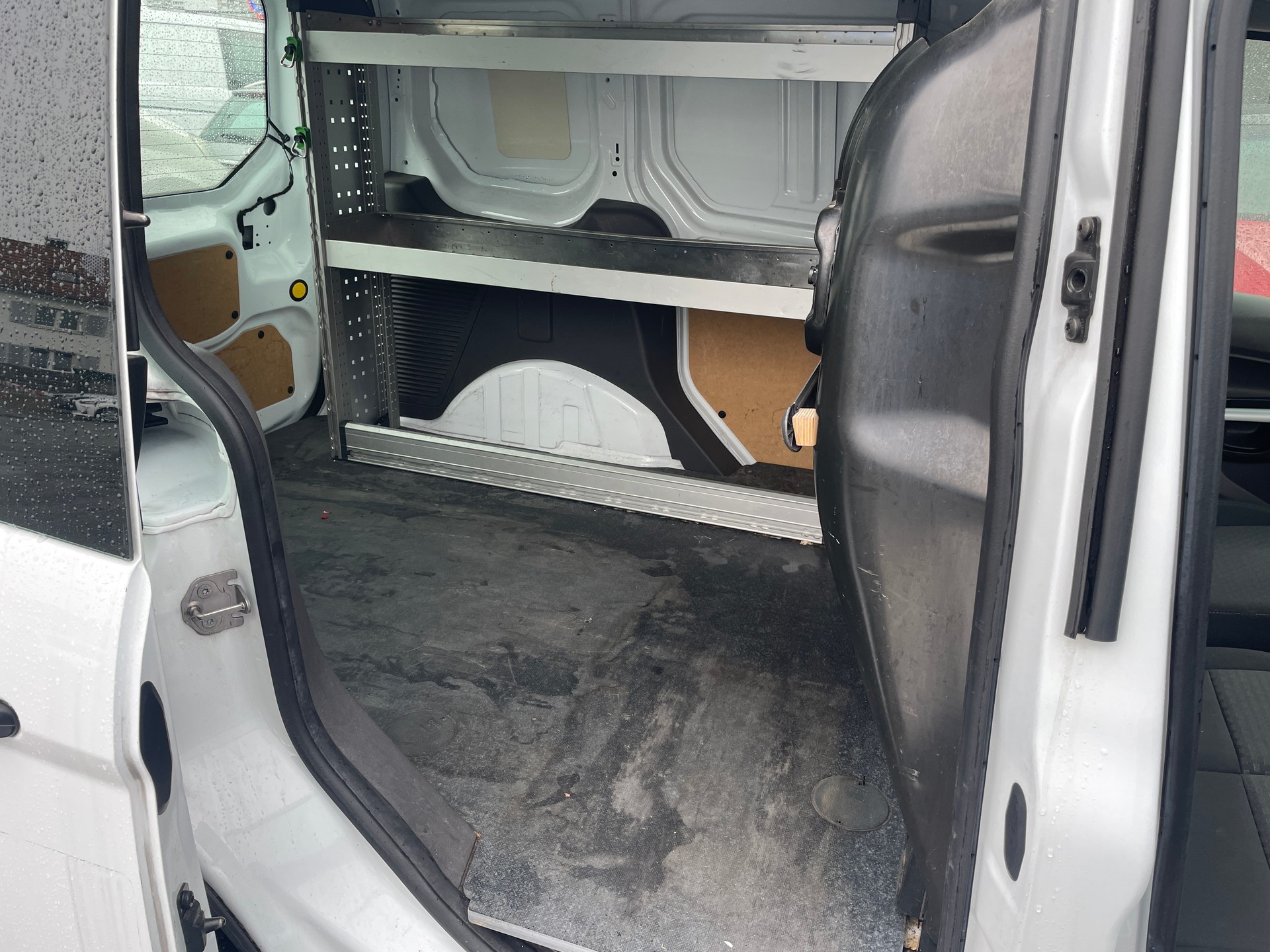 FORD Transit Connect Van T200 1.0 EcoBoost Ambiente-image-8