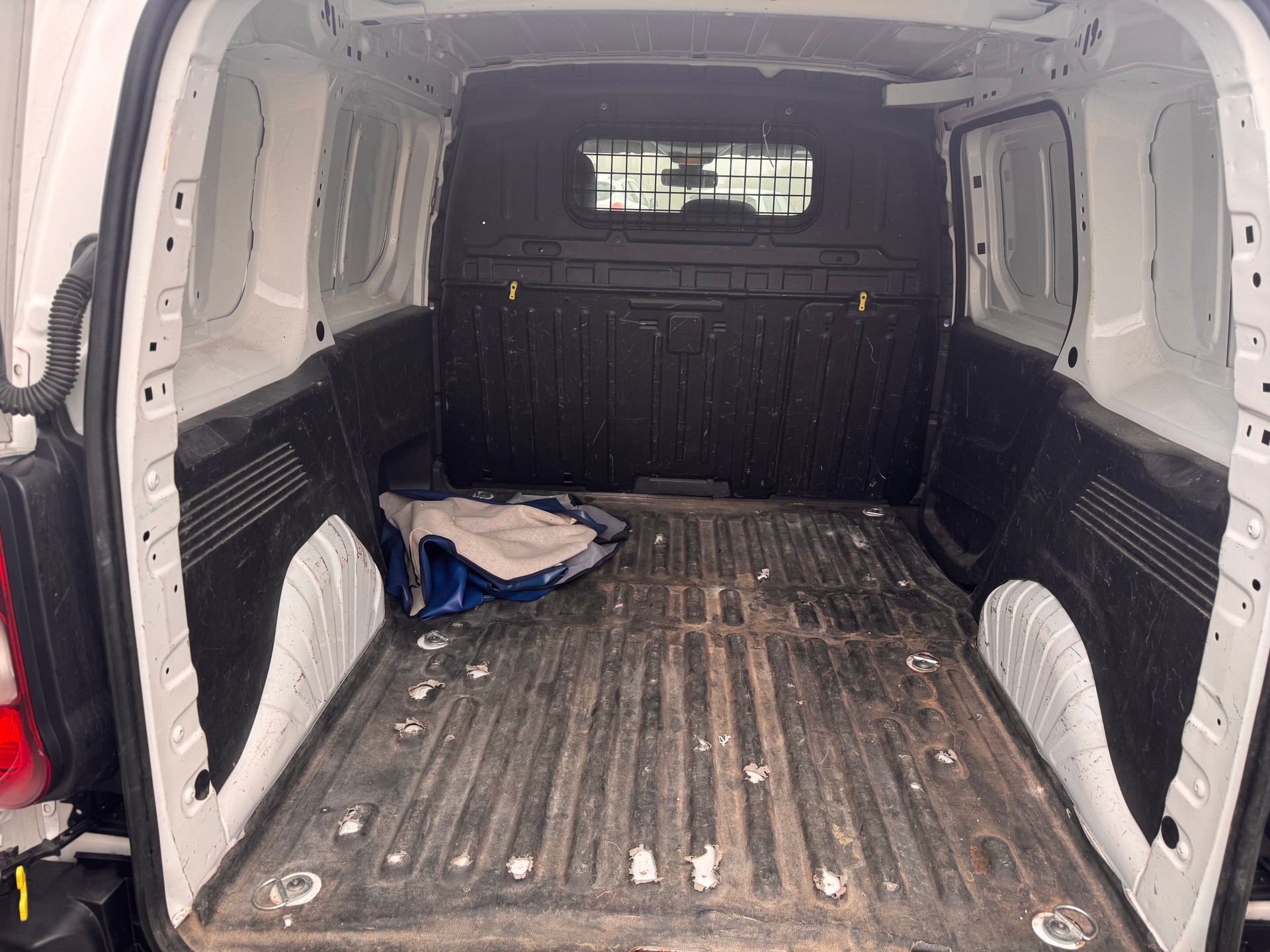 PEUGEOT Partner 1.6 Blue HDi s/s Asphalt 1000kg-image-6
